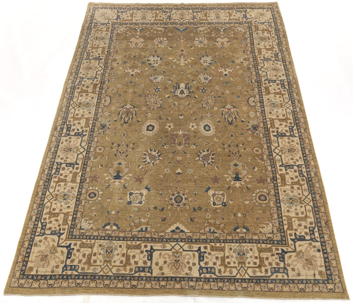 Fine Hand Knotted Oushak Carpet