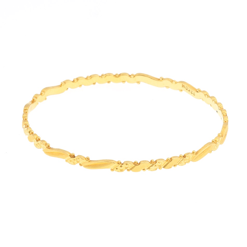 High Karat Diamond Cut Design Bangle - Image 6 of 7