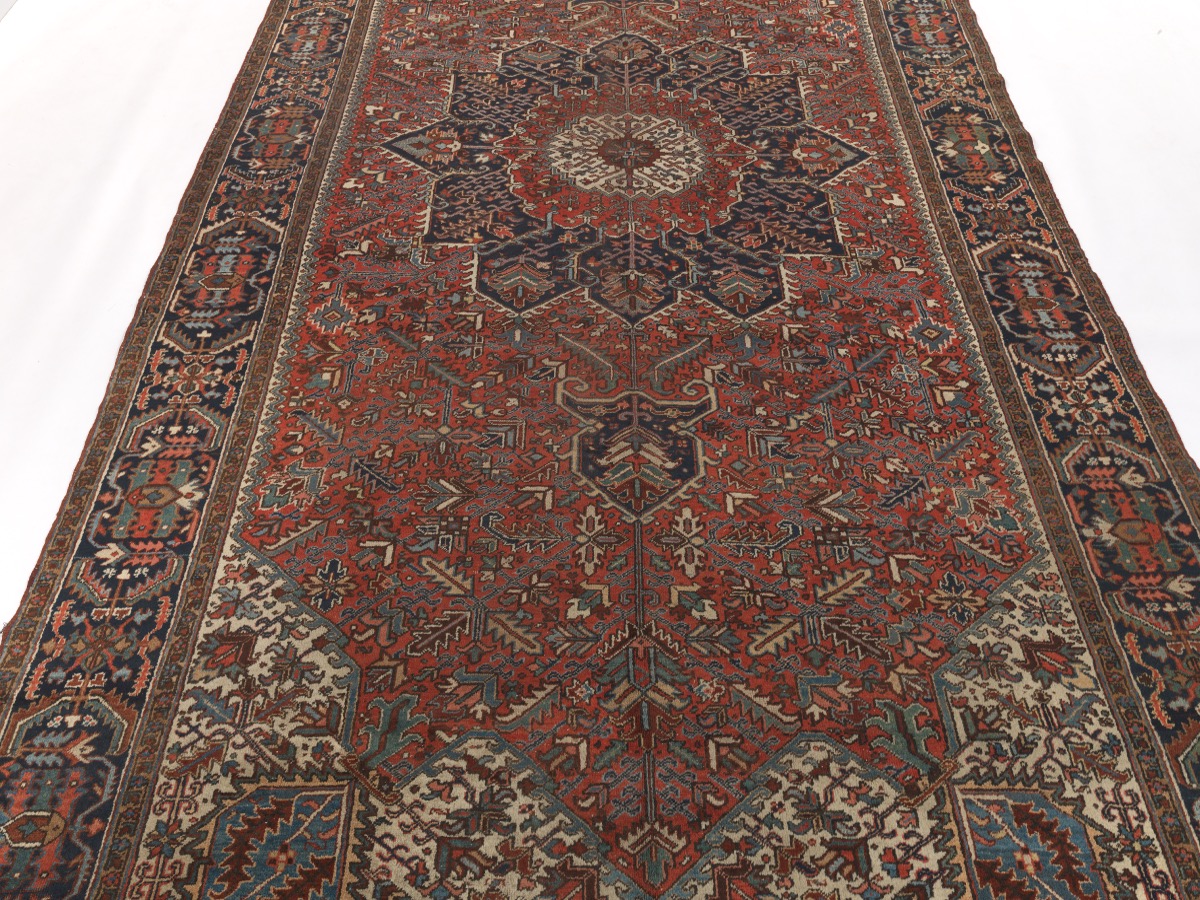 Very Fine Antique Hand Knotted Heriz Carpet, ca. 1930's - Image 2 of 6