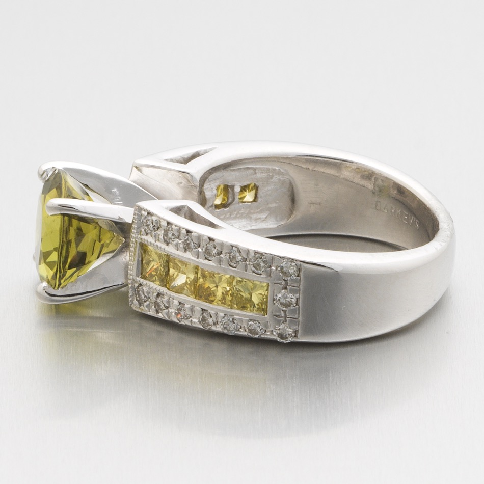 Ladies' Barkev's Gold, Peridot, Fancy Yellow Diamond and White Diamond Cocktail Ring - Image 4 of 8
