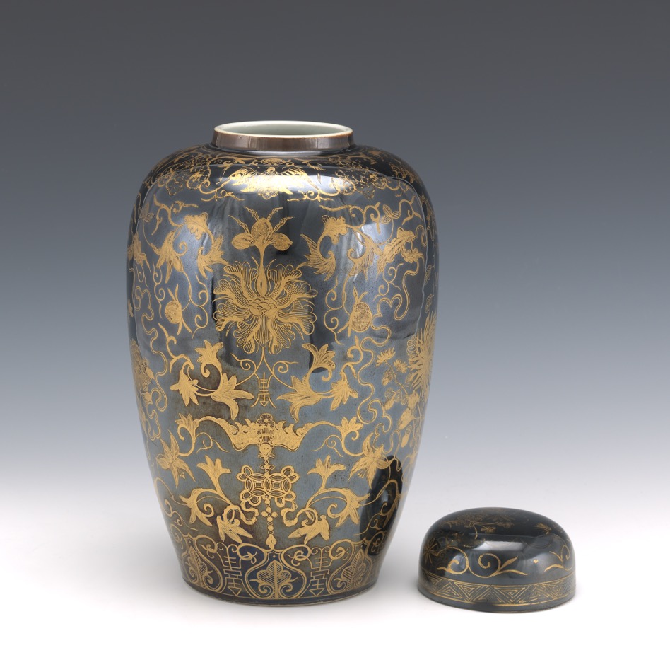 Chinese Porcelain Black Mirrored "Wu Jin" Glaze with Gilt Decoration Temple "Longevity" Vase - Image 5 of 7