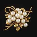 Ladies' Gold and Pearl Grape Vine Cluster Design Pin/Brooch