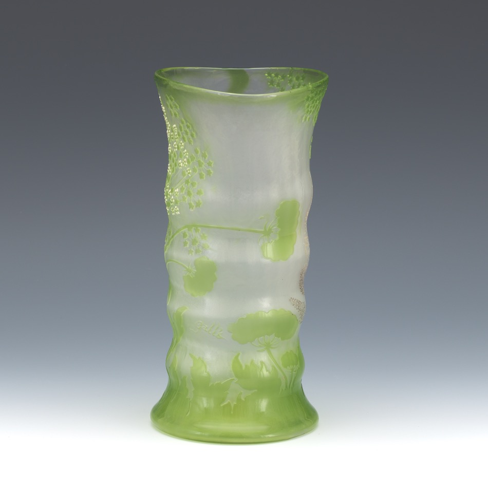 Galle Queen Anne's Lace Vase - Image 4 of 7