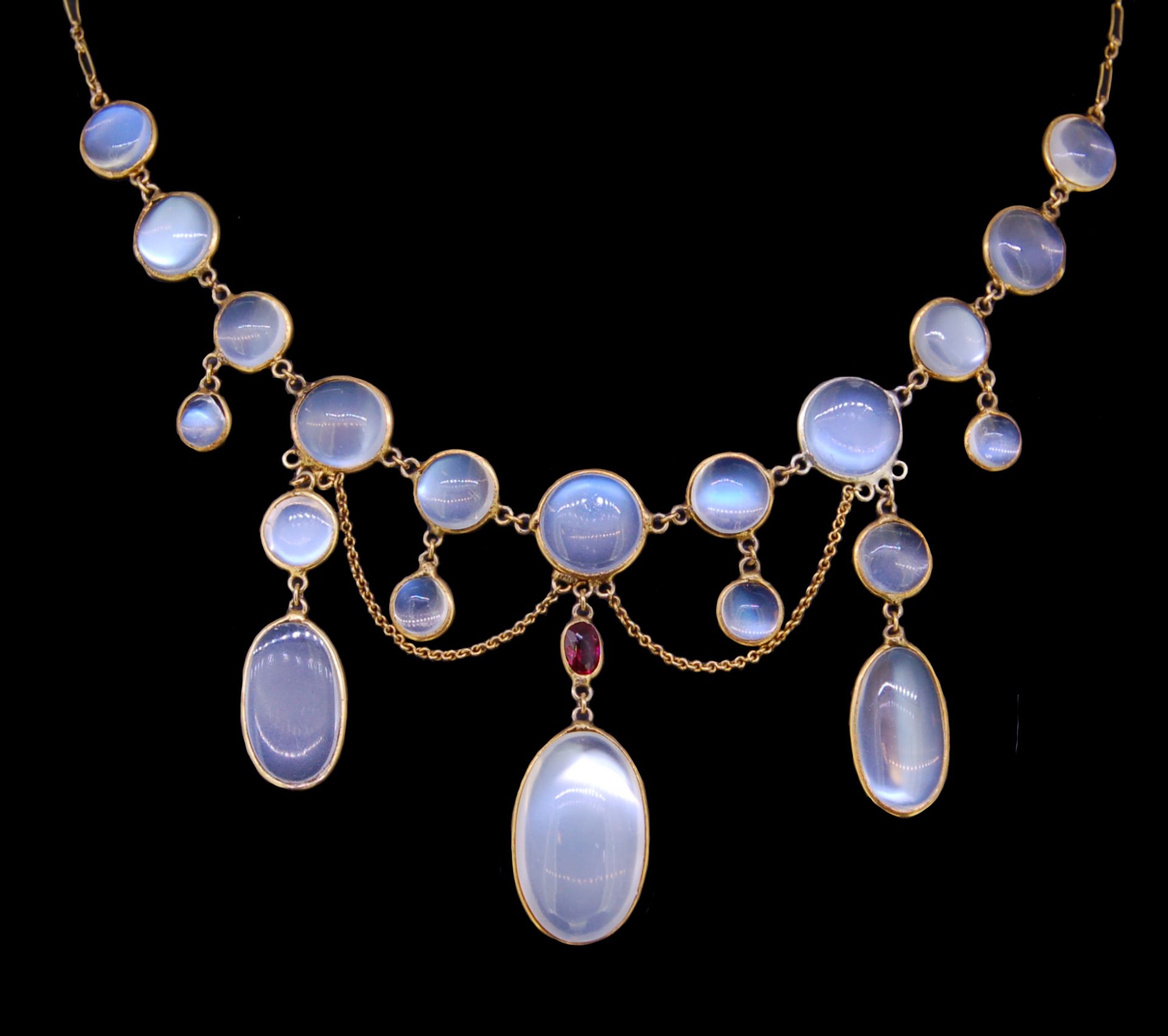ANTIQUE MOONSTONE AND RUBY NECKALCE