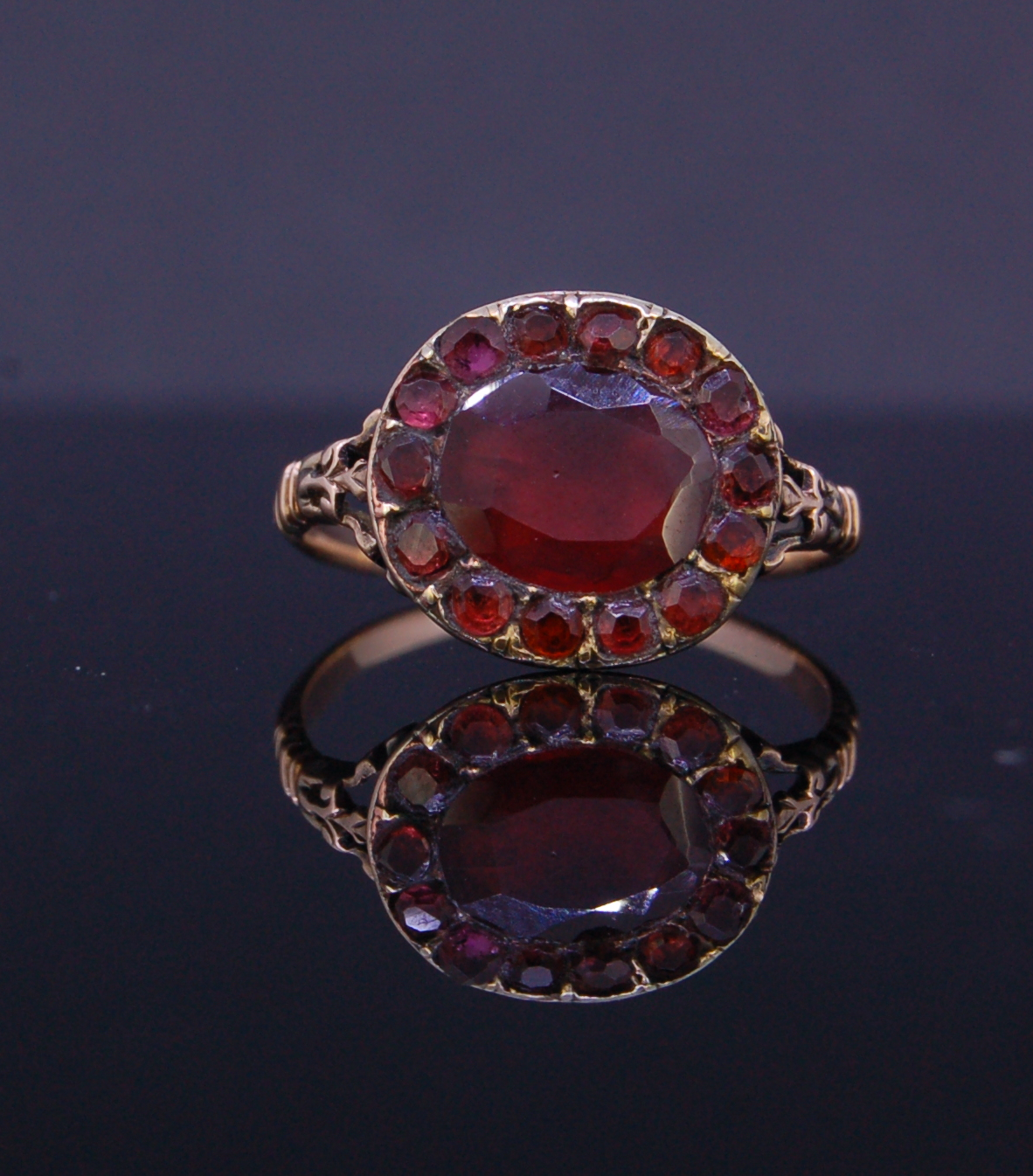 ANTIQUE GARNET CLUSTER RING