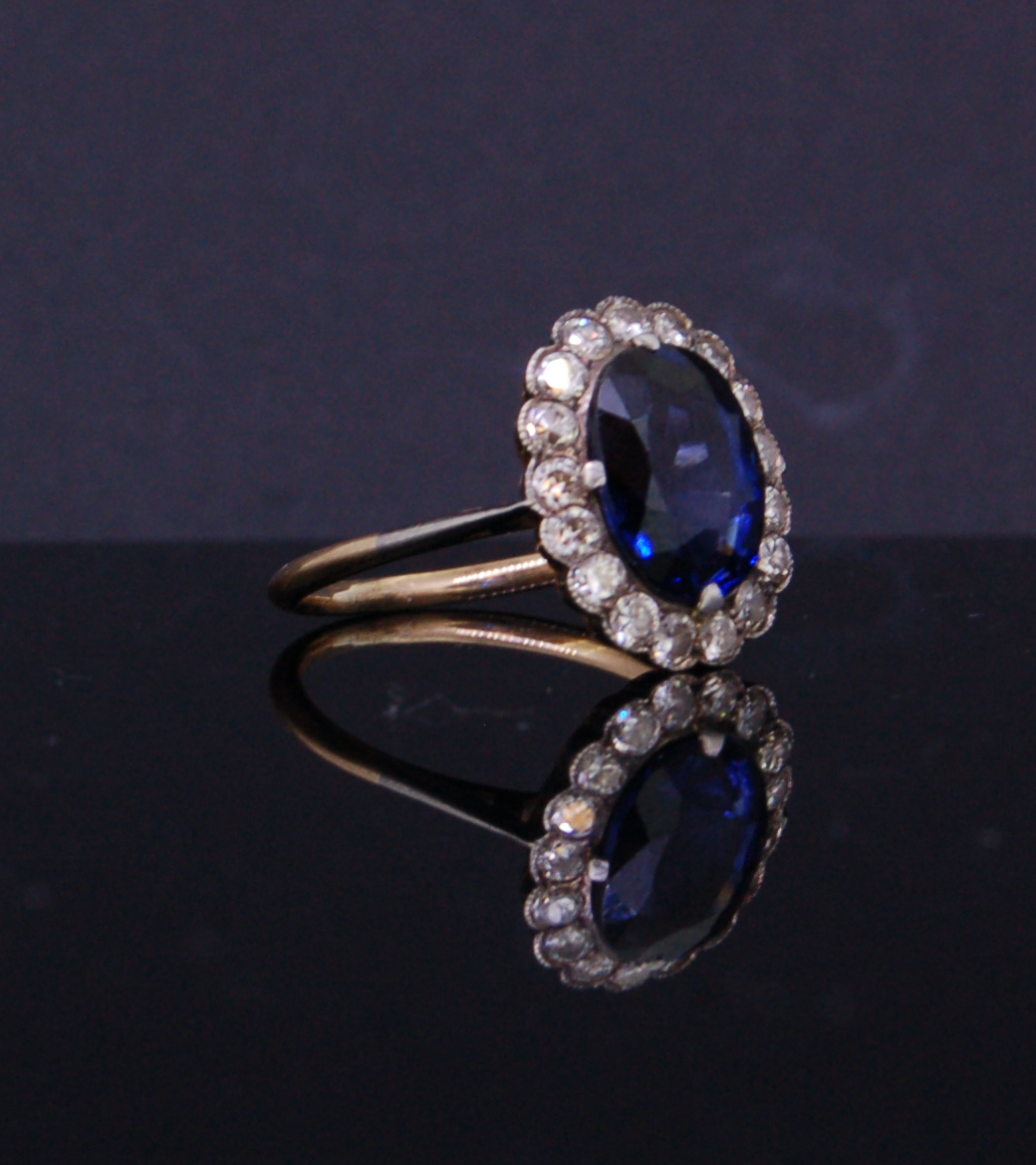 SAPPHIRE DIAMOND CLUSTER RING - Image 2 of 3