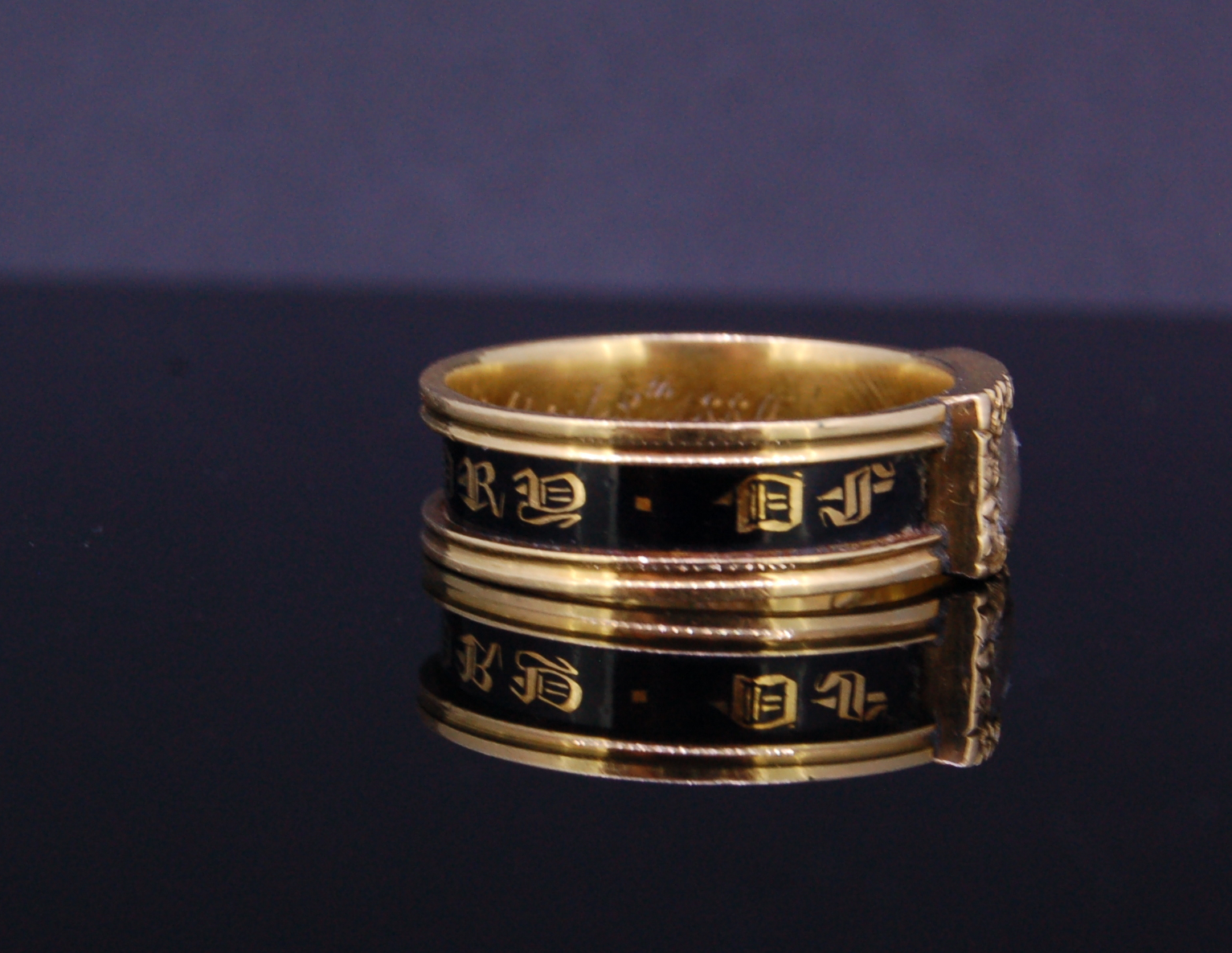 ANTIQUE ENAMEL MOURNING RING - Image 4 of 9