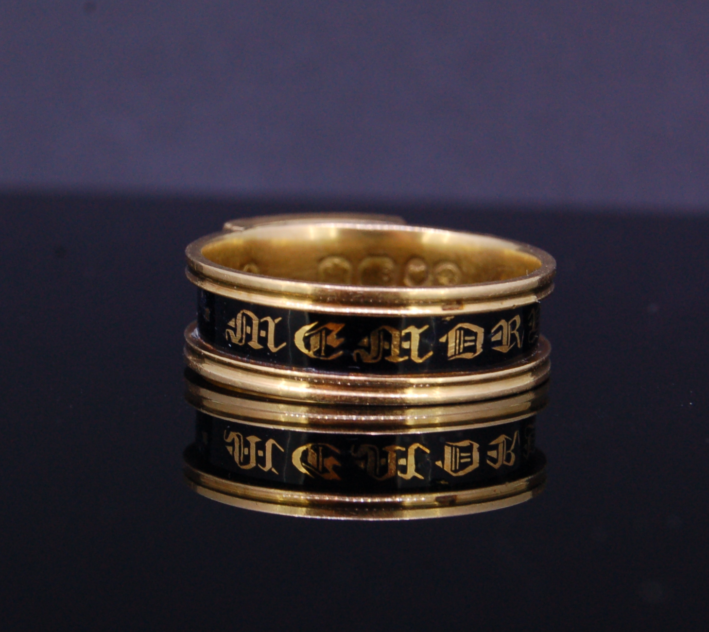 ANTIQUE ENAMEL MOURNING RING - Image 3 of 9