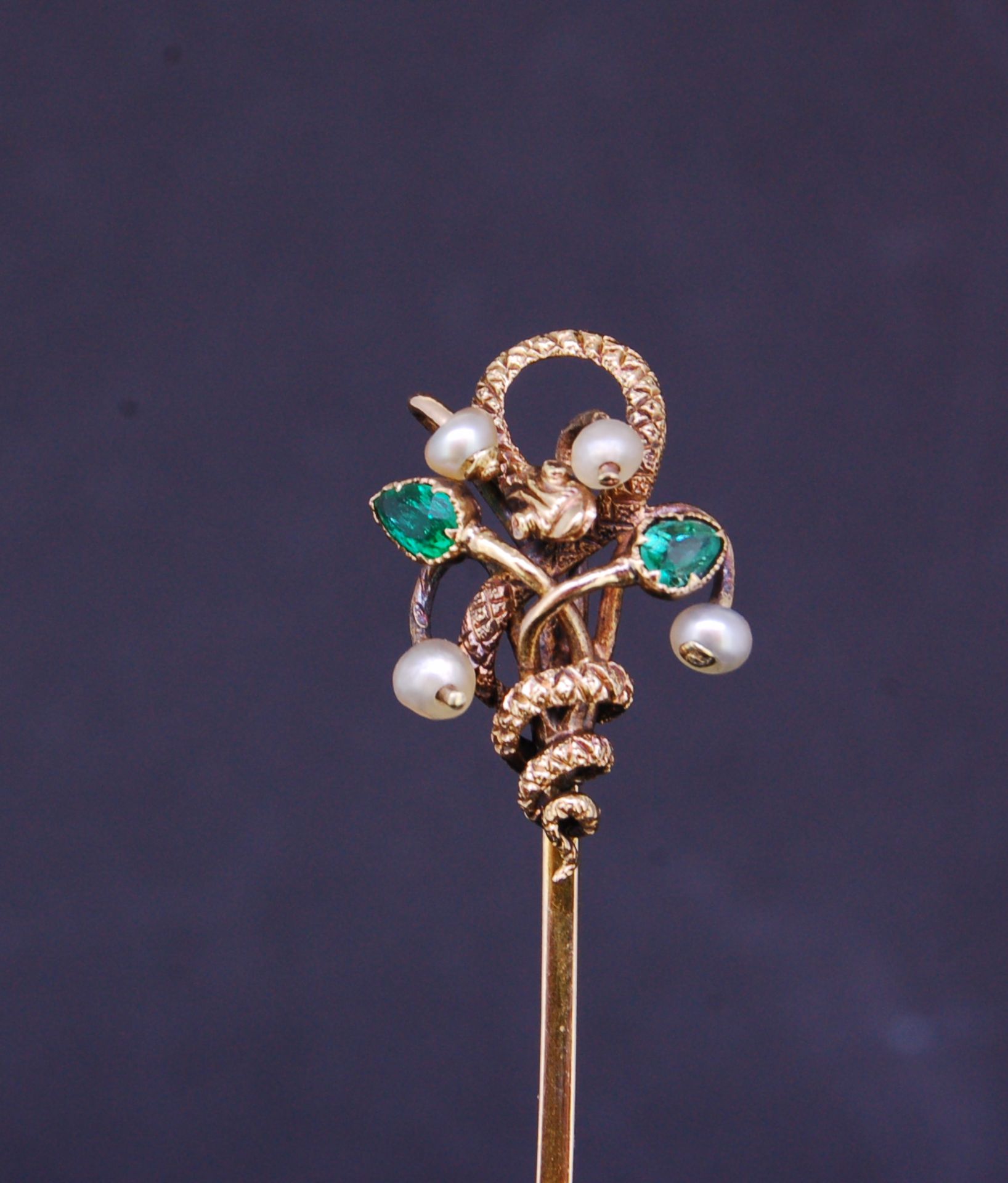 ANTIQUE EMERLD AND PEARL SNAKE STICKPIN