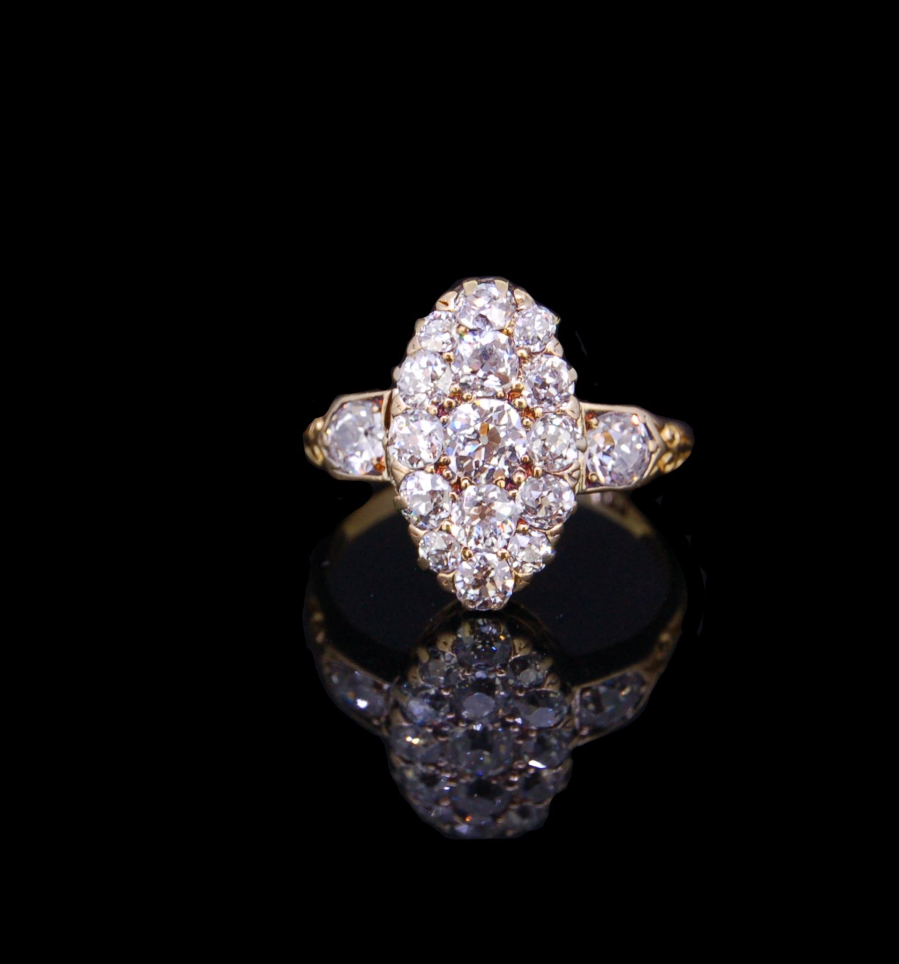 ANTIQUE DIAMOND RING