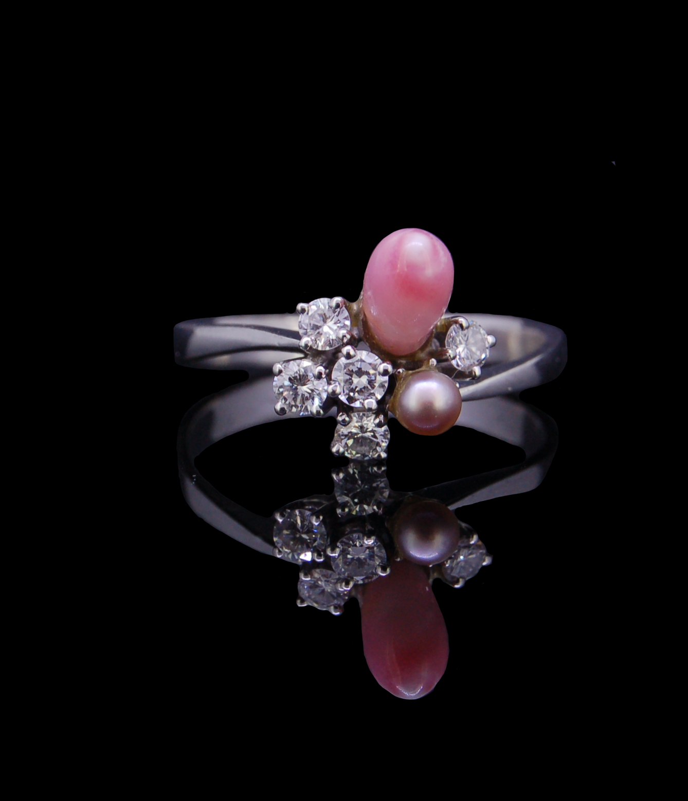 BLACK PEARL, CONCH PEARL AND DIAMOND RING