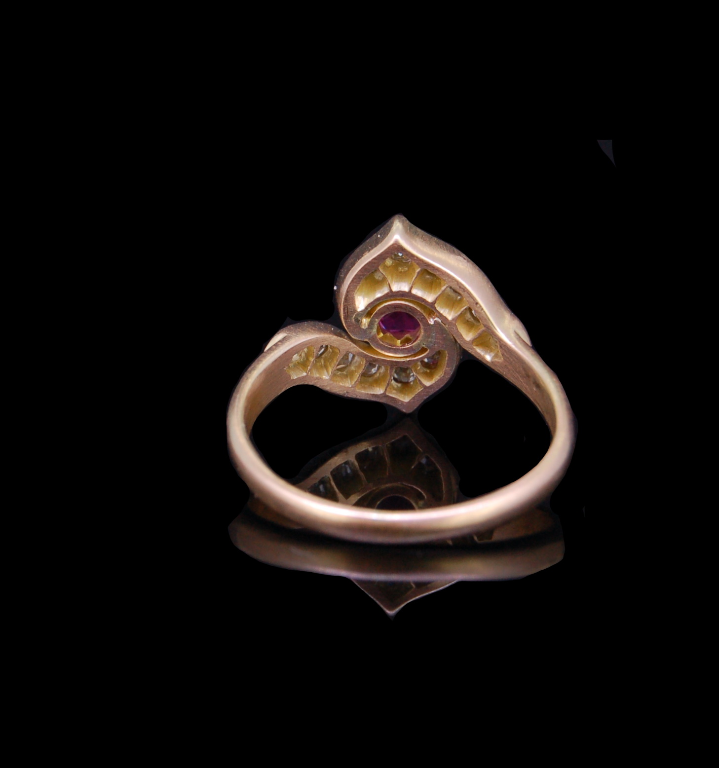 RUBY AND DIAMOND TWIST RING - Image 4 of 4