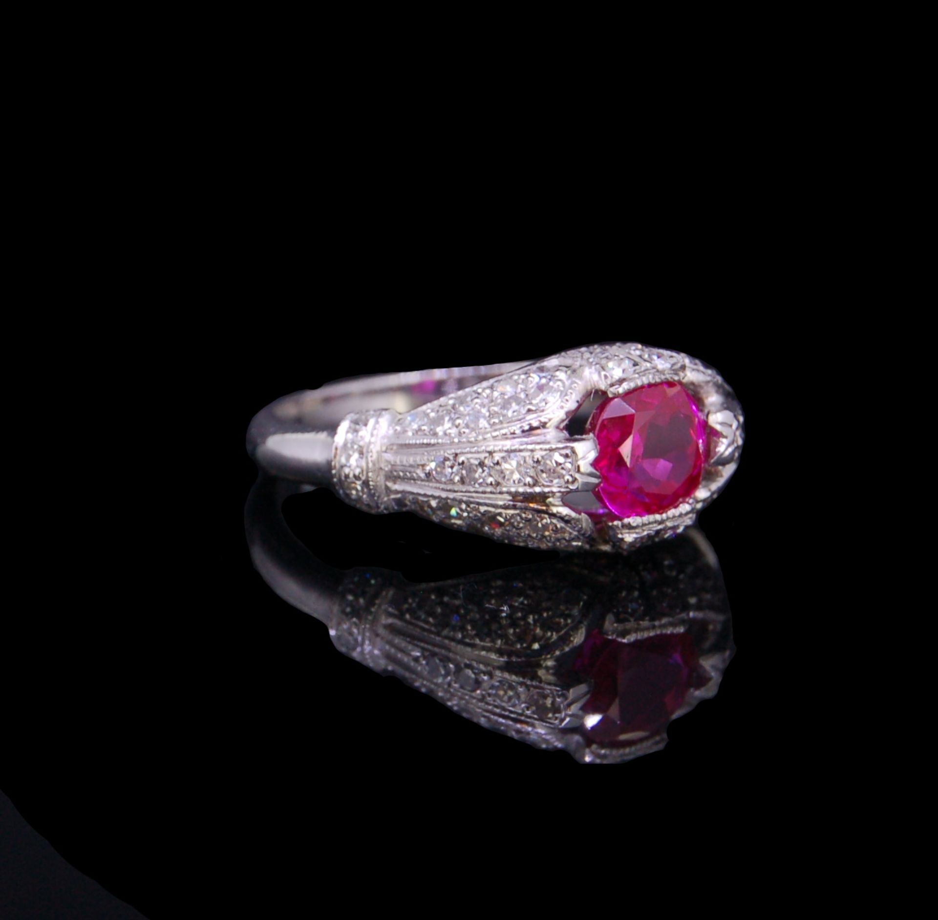 1.50CT BURMA RUBY AND DIAMOND RING, CERTIFICATED. - Bild 2 aus 5