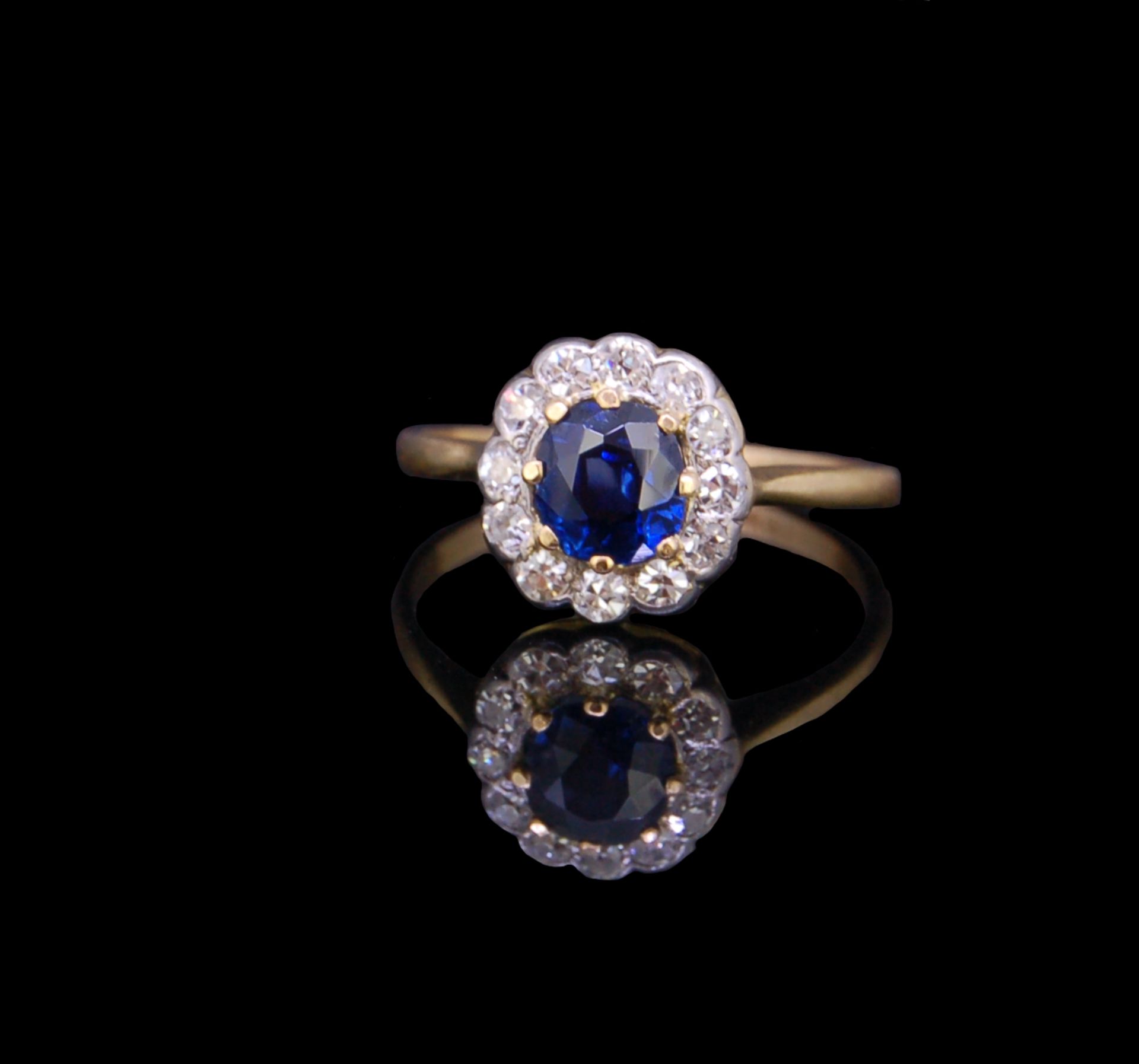 SAPPHIRE AND DIAMOND CLUSTER RING