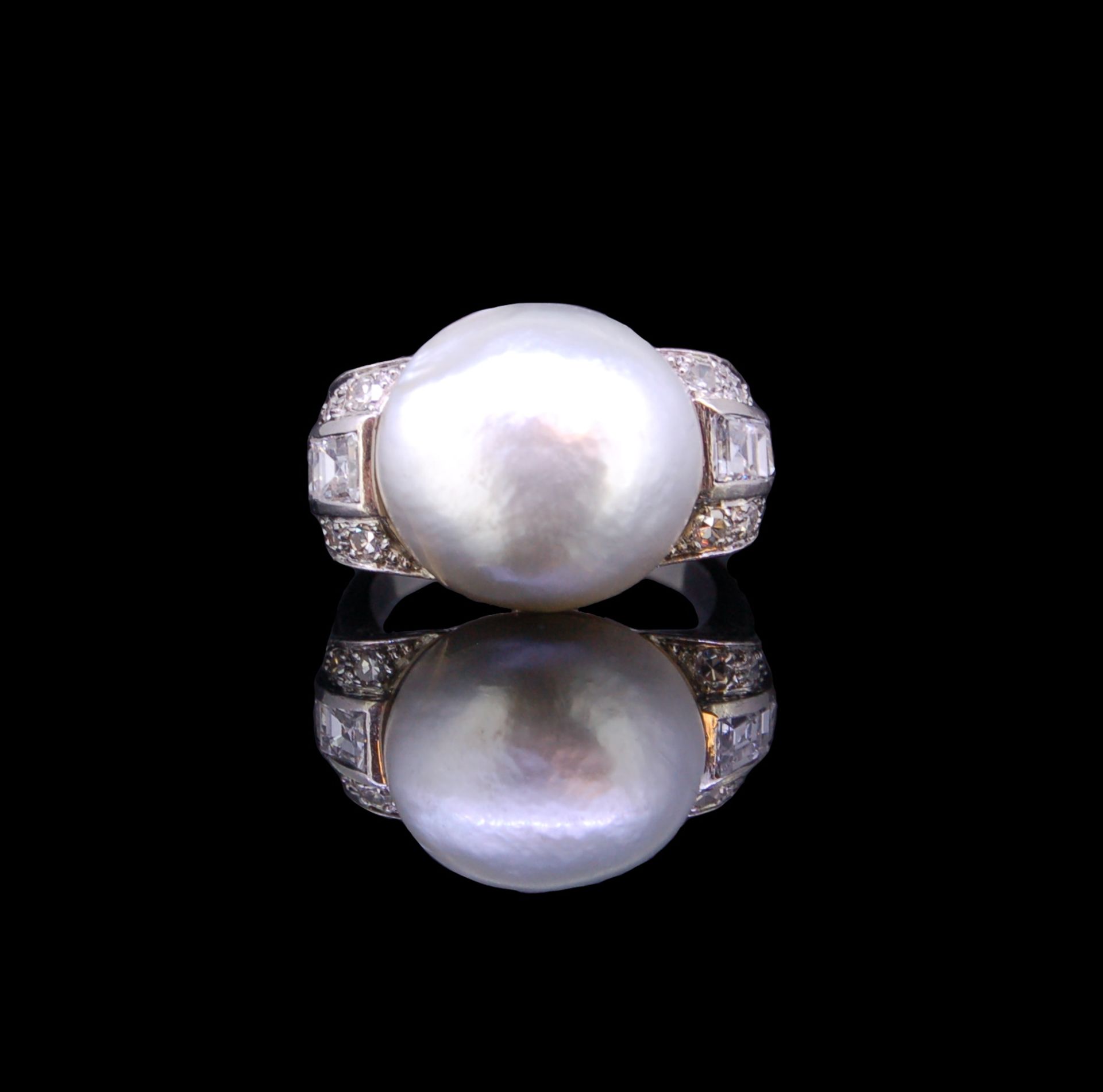 AN NATURAL PEARL AND DIAMOND RING