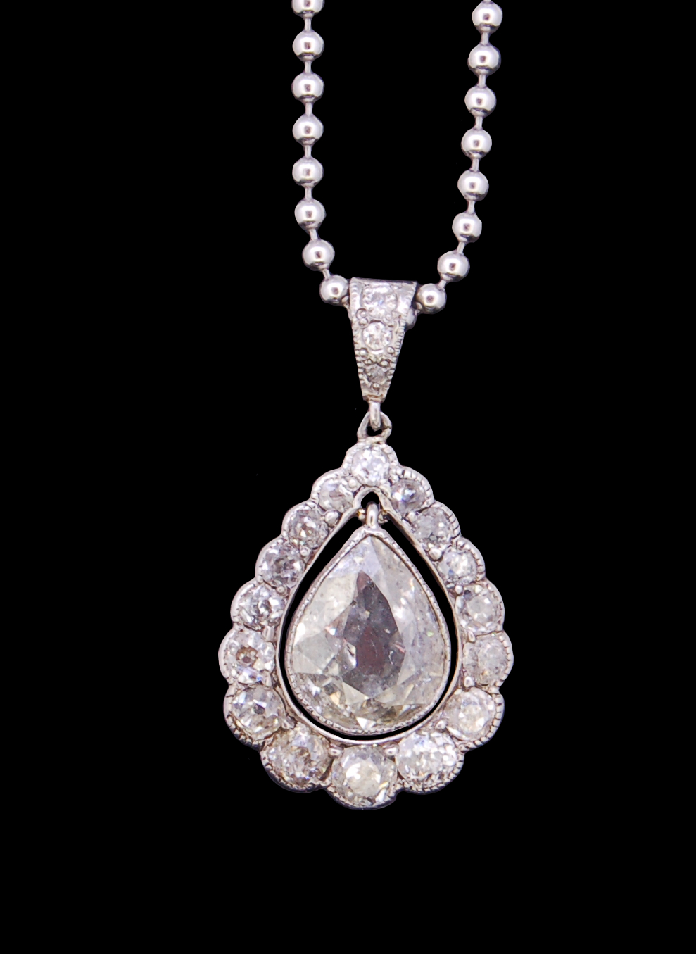 DIAMOND PENDANT WITH CHAIN