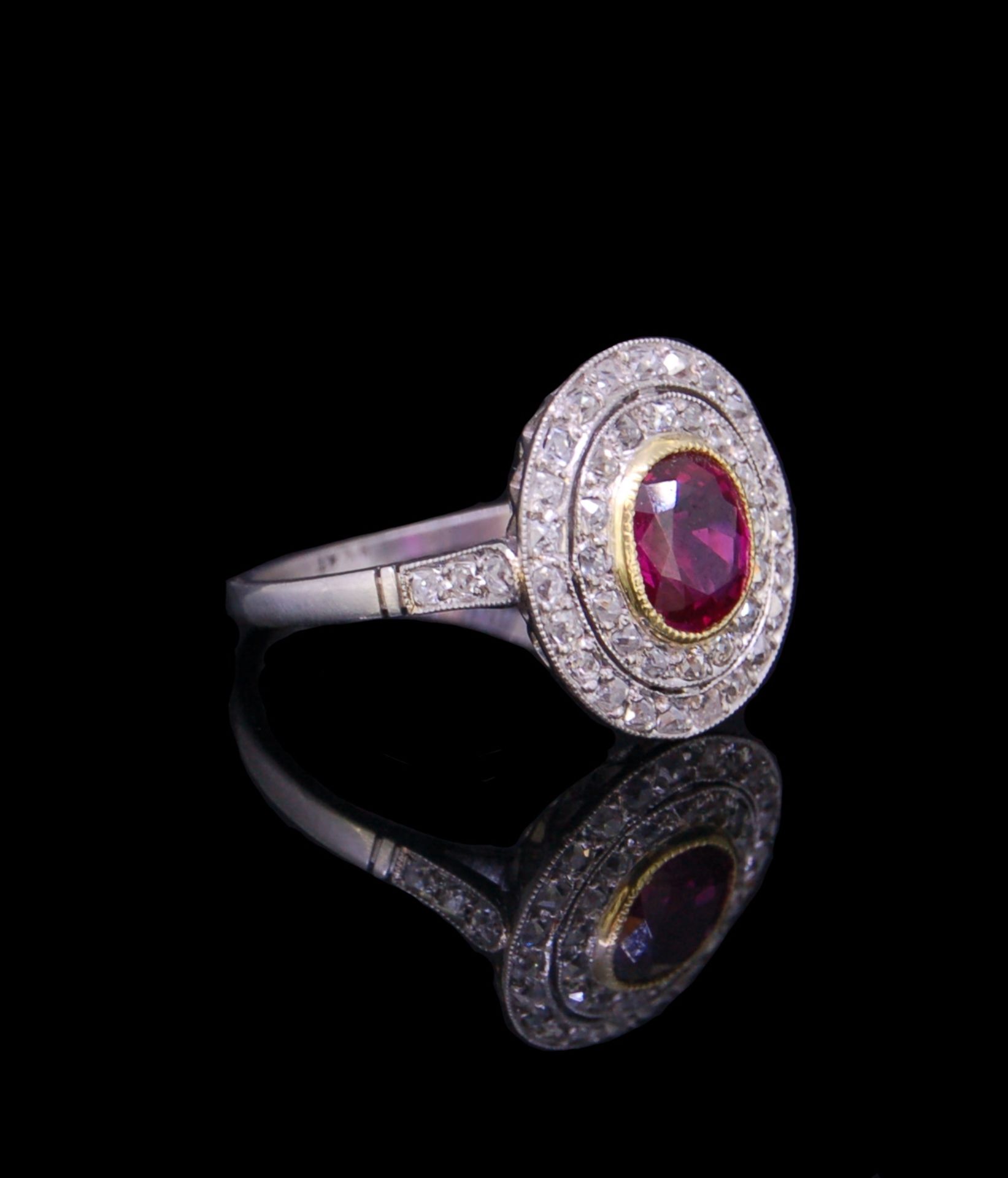 ANTIQUE RUBY AND DIAMOND CLUSTER RING - Bild 2 aus 4