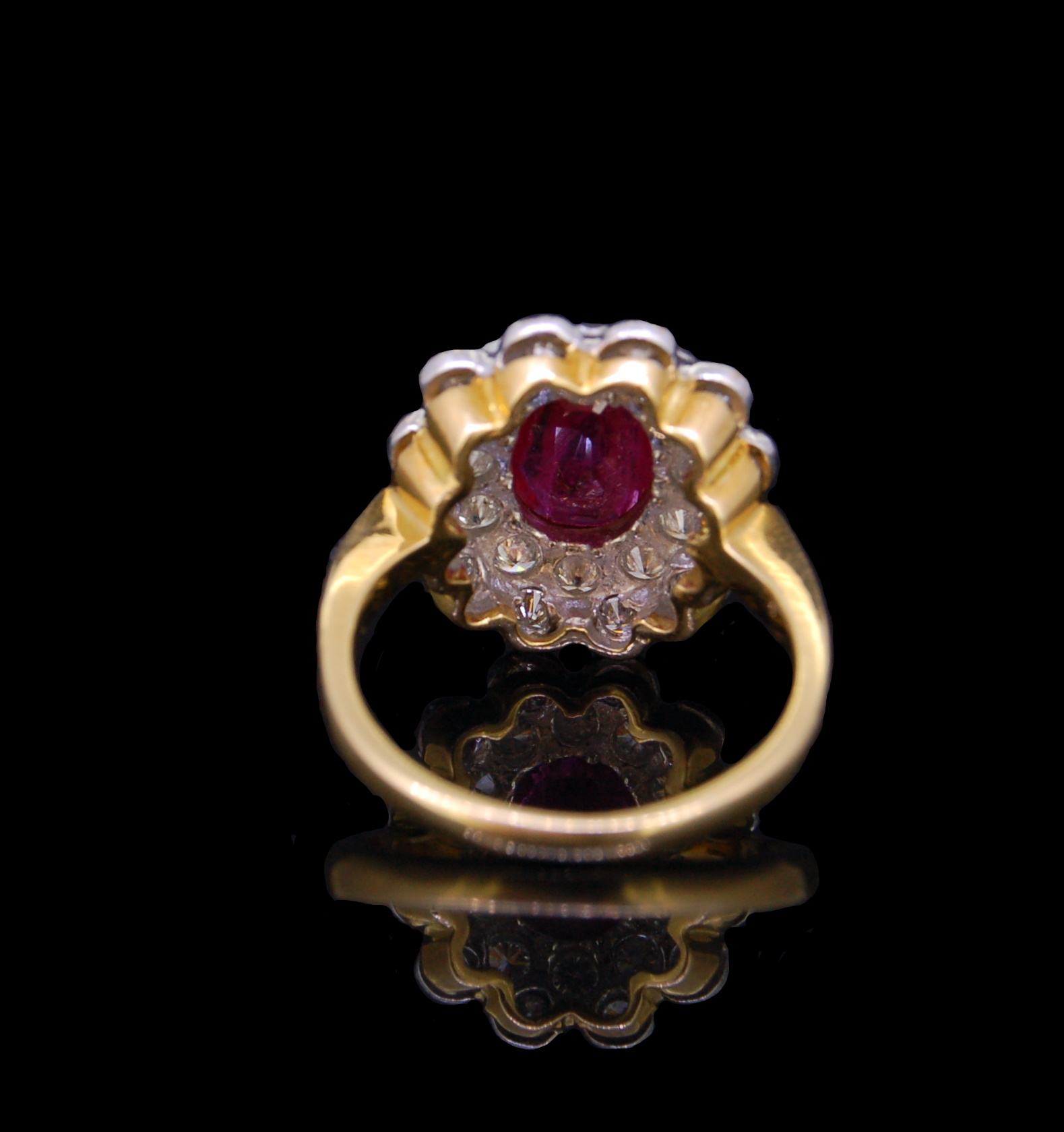 RUBY AND DIAMOND CLUSTER RING - Image 4 of 4