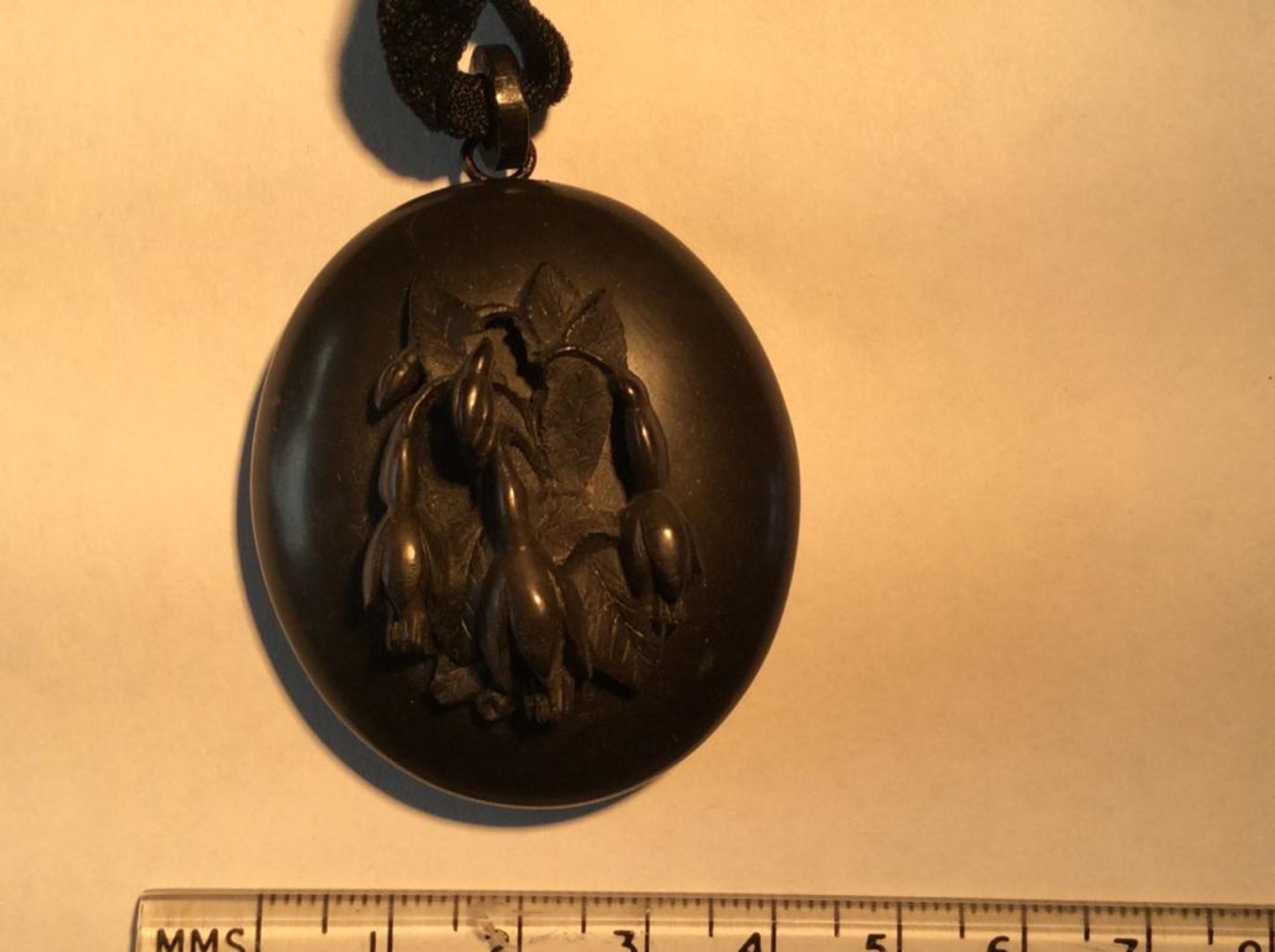 LARGE WELL CARVED VICTORIAN LOCKET