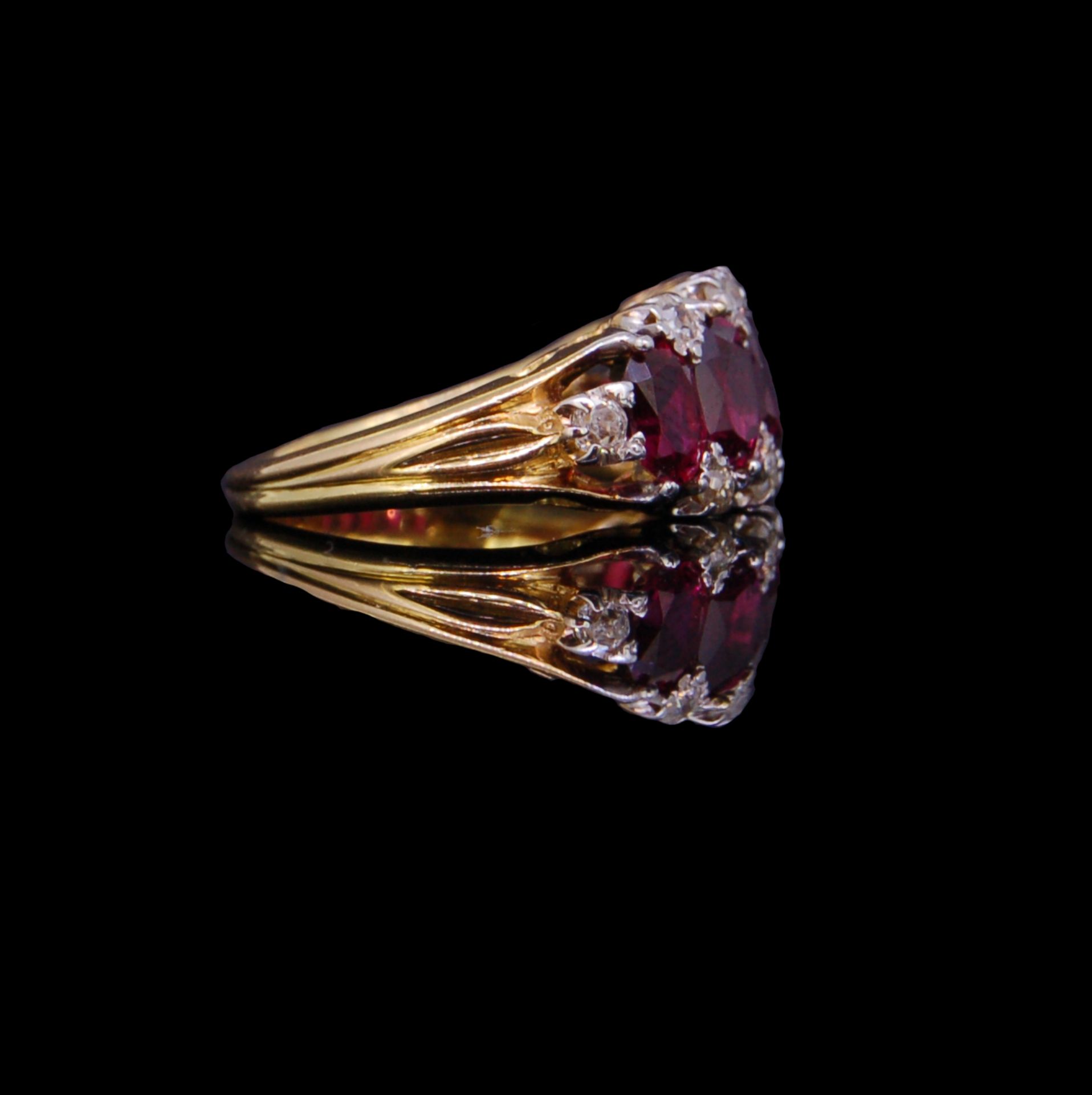 ANTIQUE FIVE STONE RUBY RING WITH DIAMOND POINTS - Bild 2 aus 3