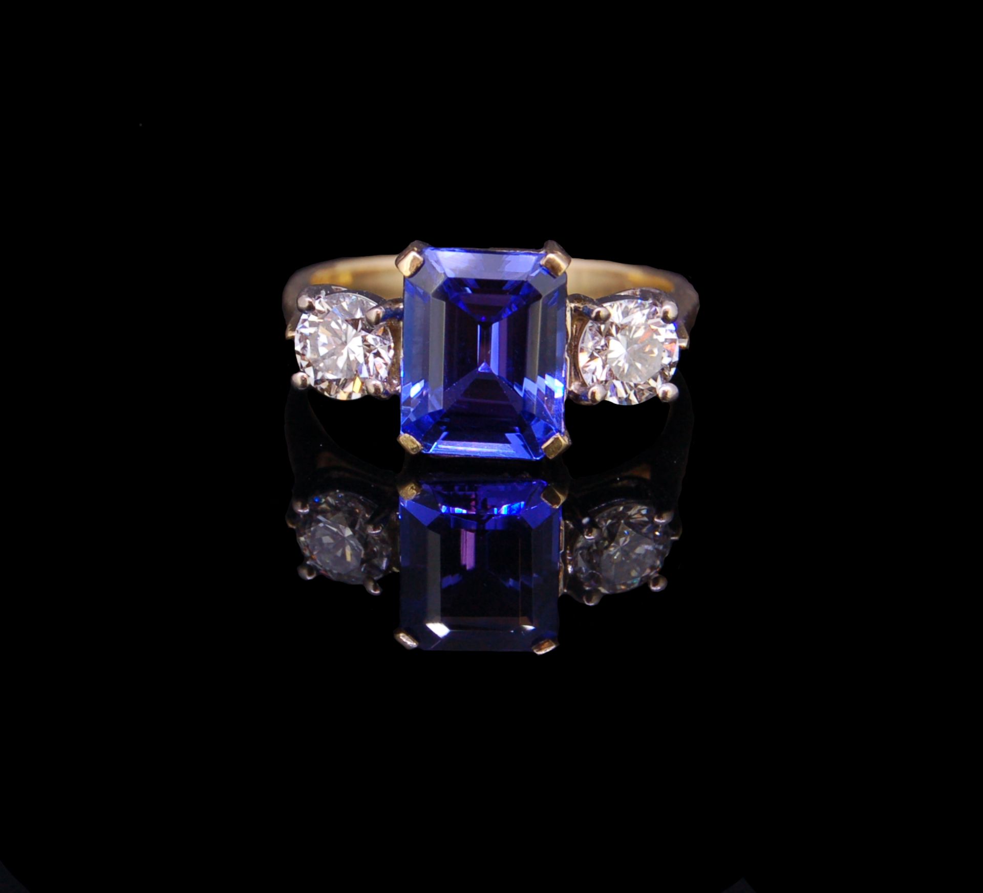 TANZANITE AND DIAMOND RING