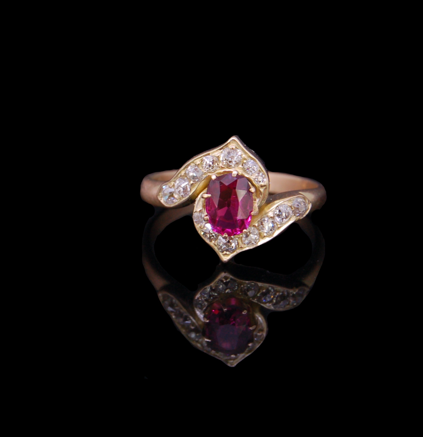 RUBY AND DIAMOND TWIST RING