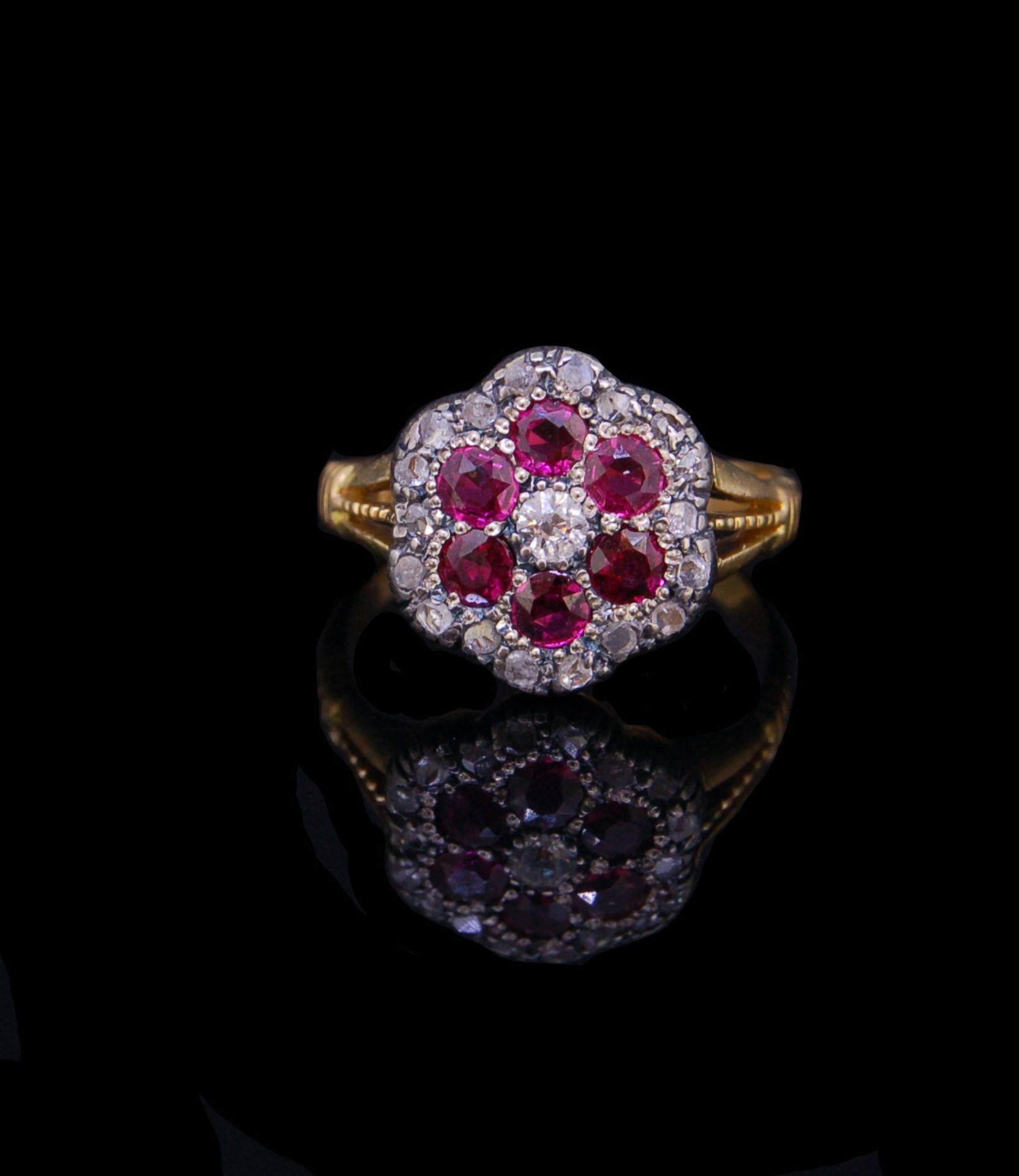 19th CENTURY RUBY AND DIAMOND CLUSTER RING