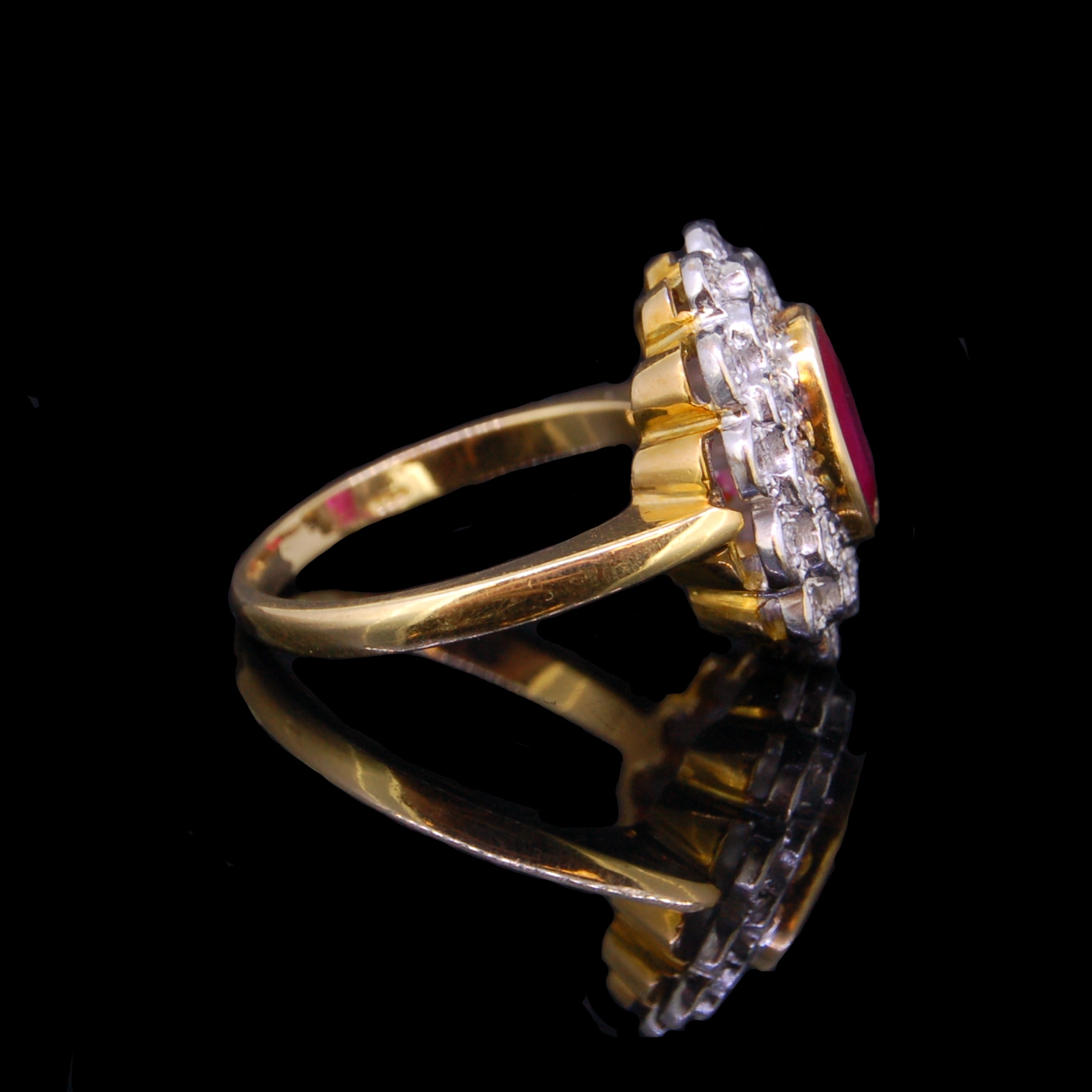 RUBY AND DIAMOND CLUSTER RING - Image 3 of 4