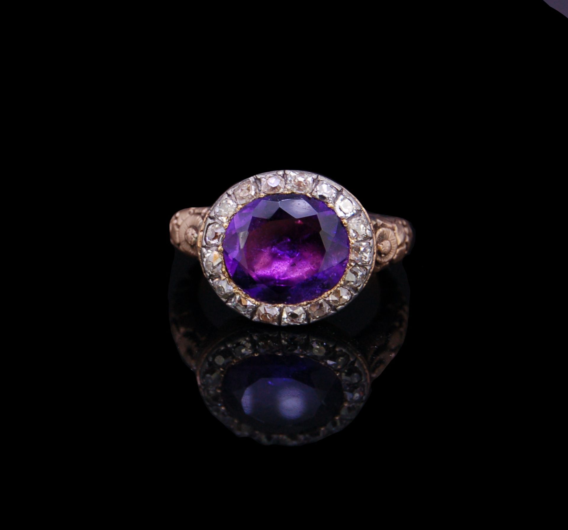 19th CENTURY AMETHYST DIAMOND CLSUTER RING