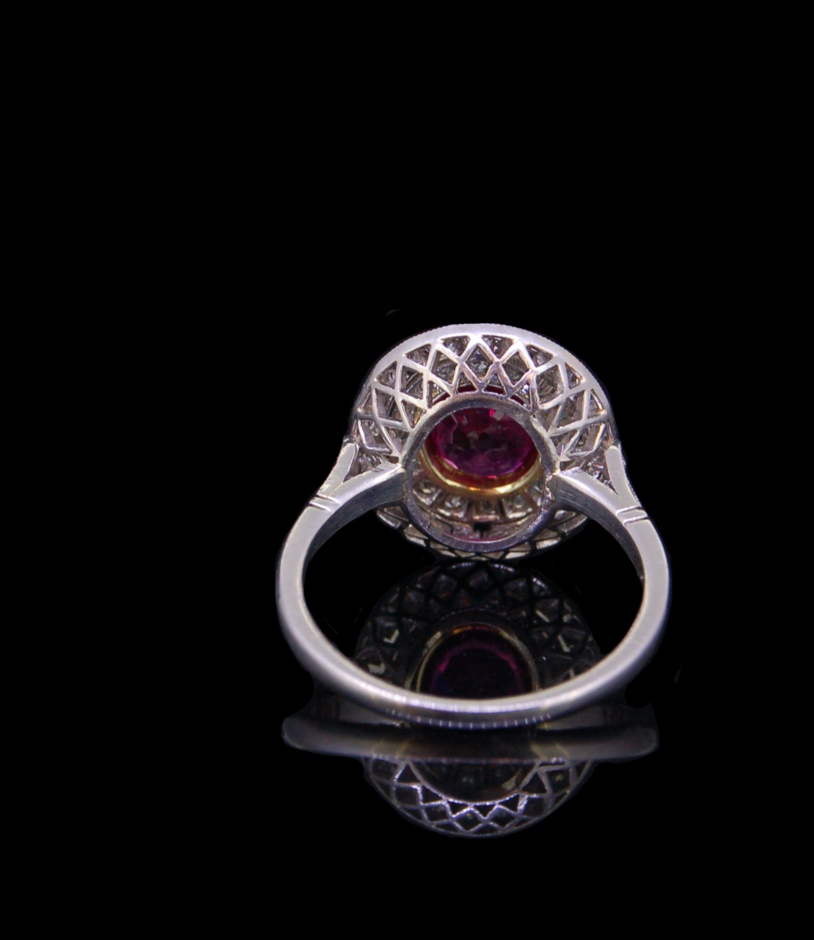 ANTIQUE RUBY AND DIAMOND CLUSTER RING - Bild 4 aus 4