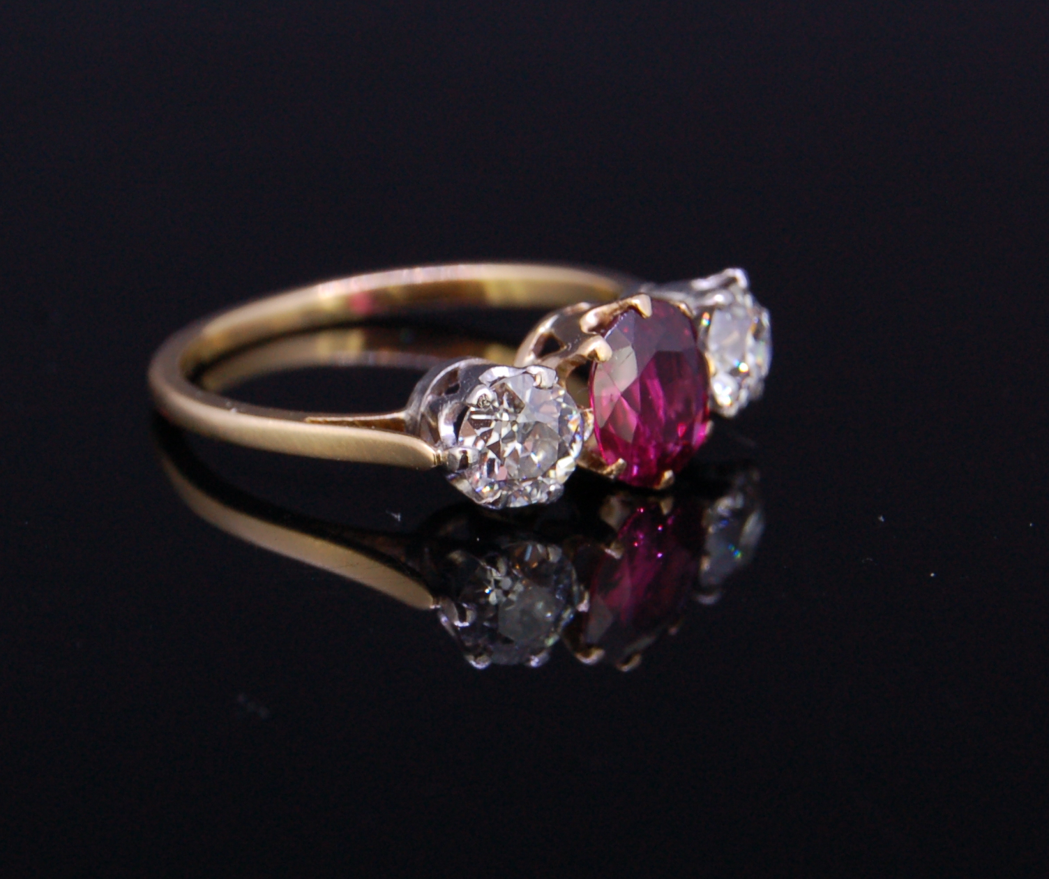 RUBY AND DIAMOND 3-STONE RING - Image 2 of 3