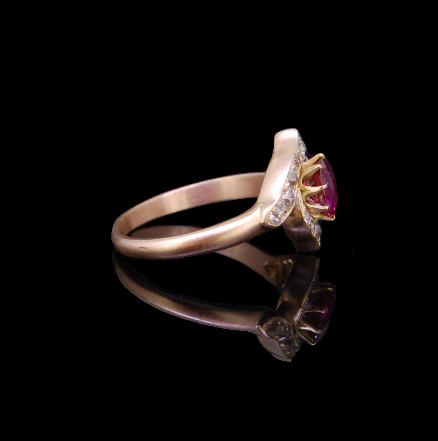 RUBY AND DIAMOND TWIST RING - Image 3 of 4