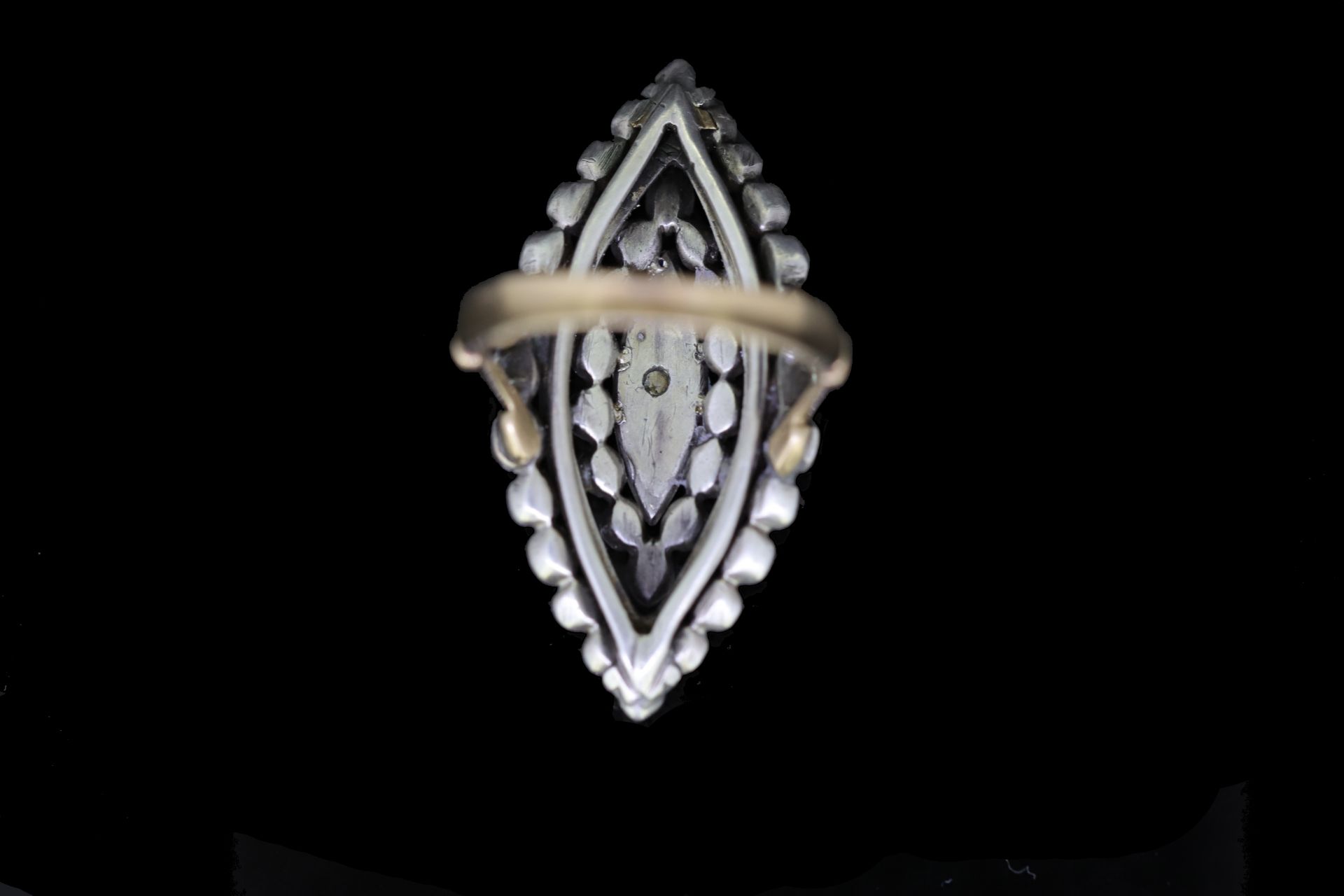 ANTIQUE DIAMOND AND ENAMEL RING - Image 3 of 3