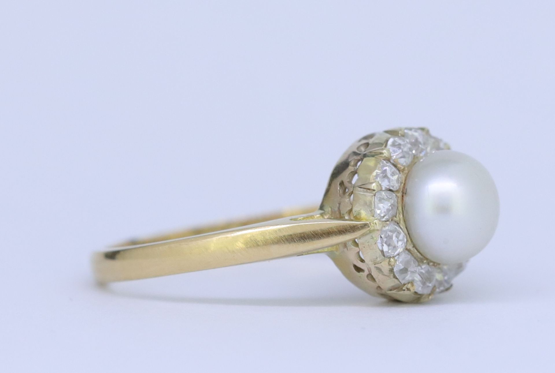 PEARL AND DIAMOND CLUSTER RING - Image 2 of 4