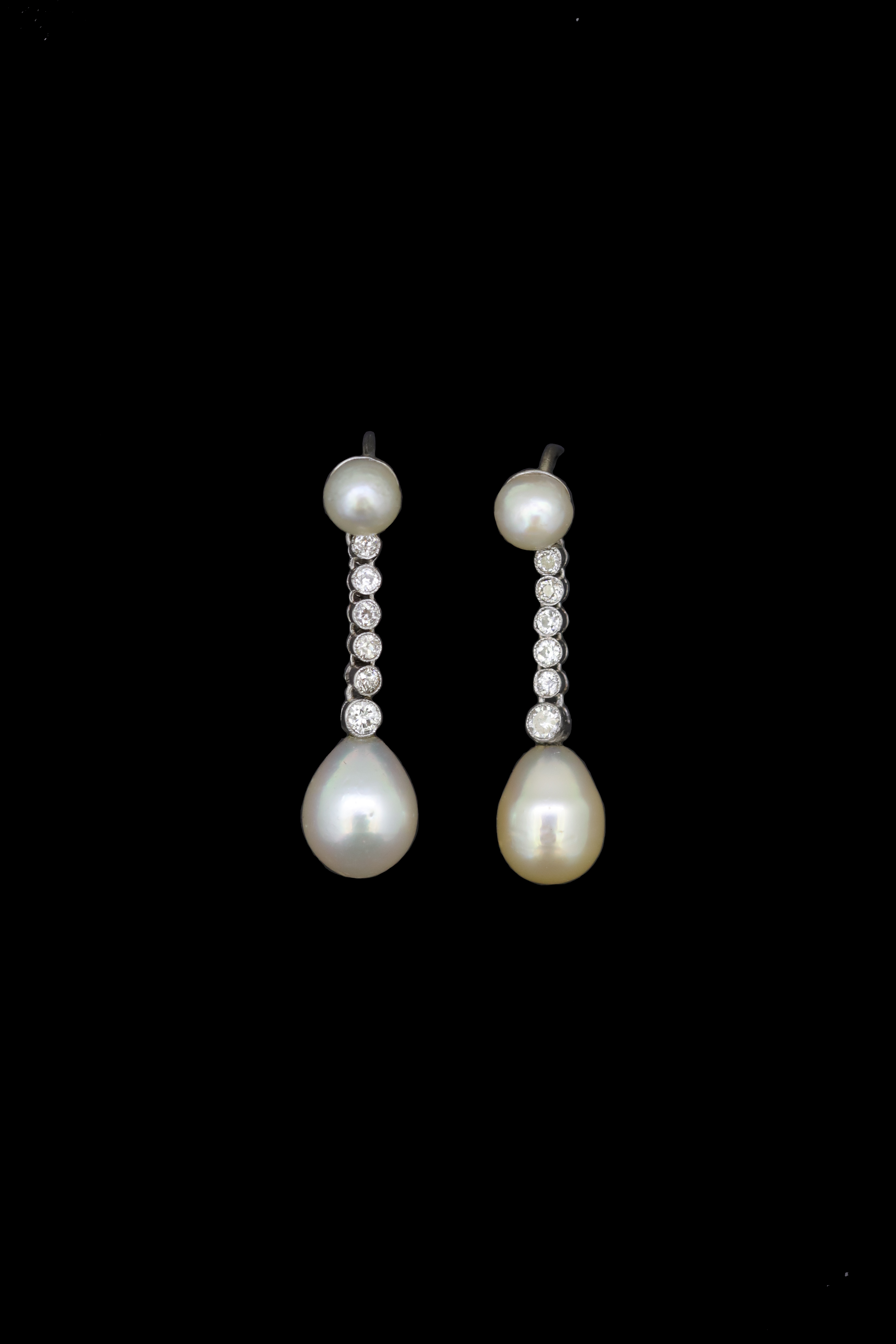 IMPORTANT PAIR OF NATURAL PEARL AND DIAMOND DROP EARRINGS - Image 3 of 4