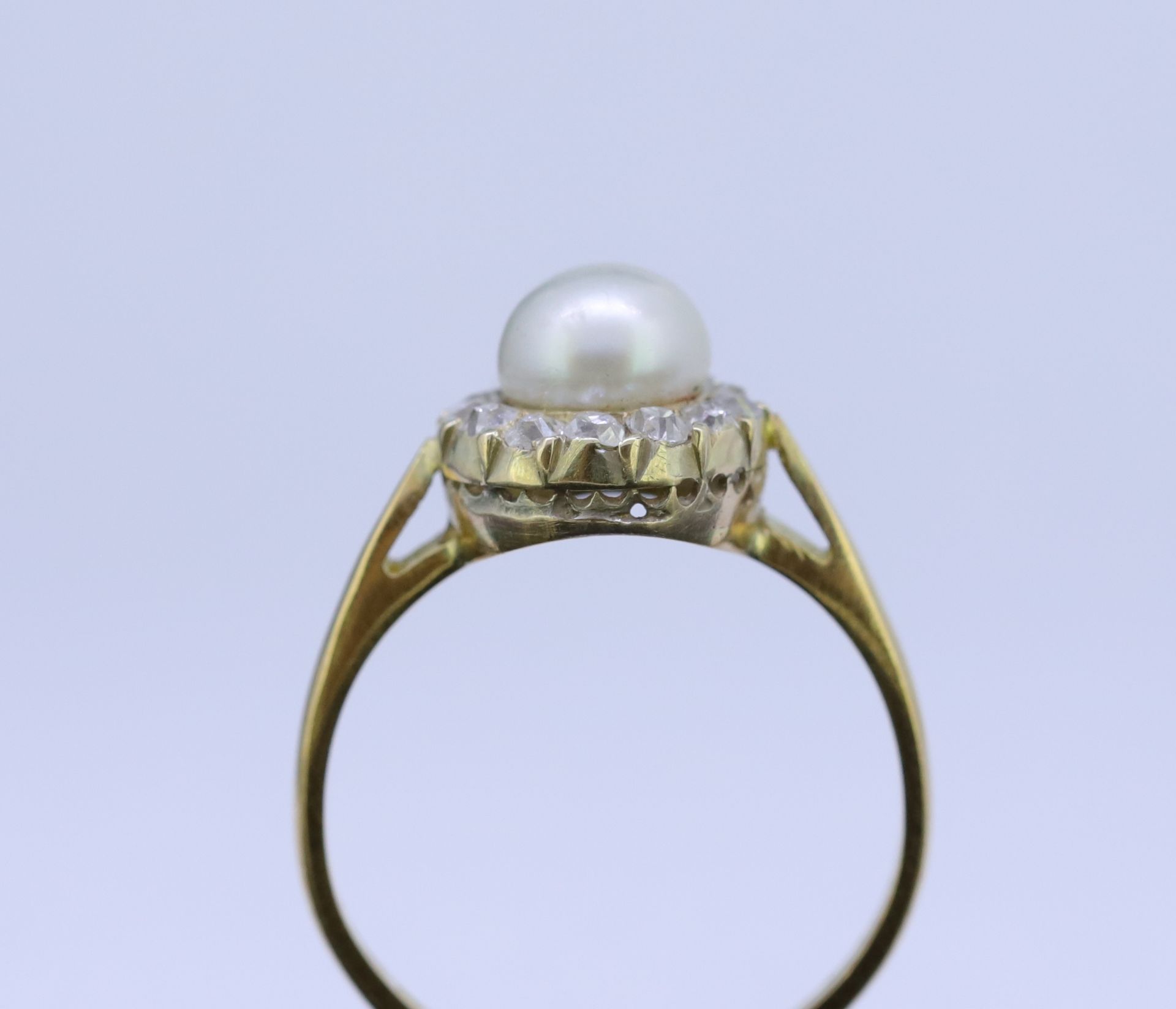 PEARL AND DIAMOND CLUSTER RING - Image 4 of 4