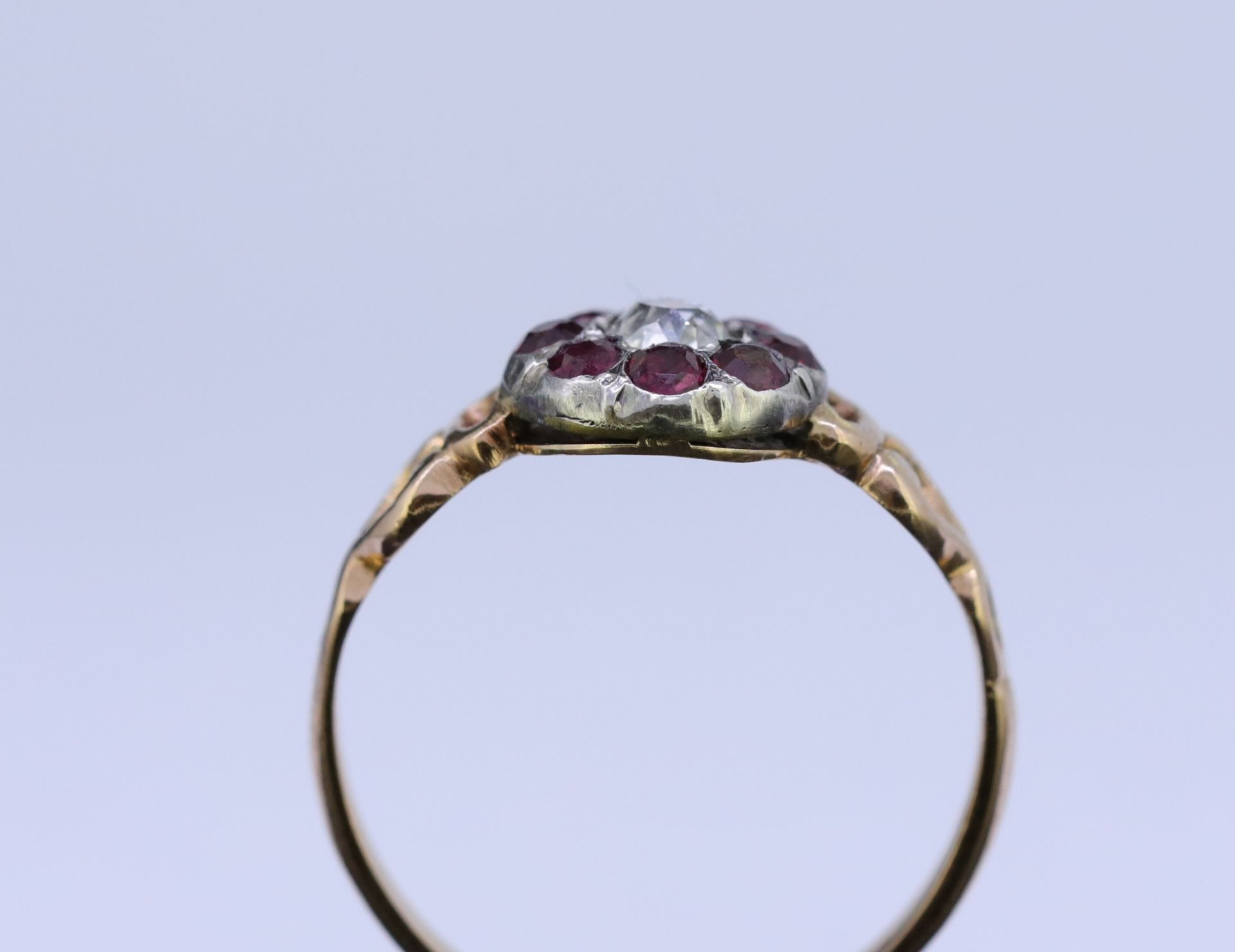 ANTIQUE RUBY AND DAIMOND CLUSTER RING - Bild 4 aus 4