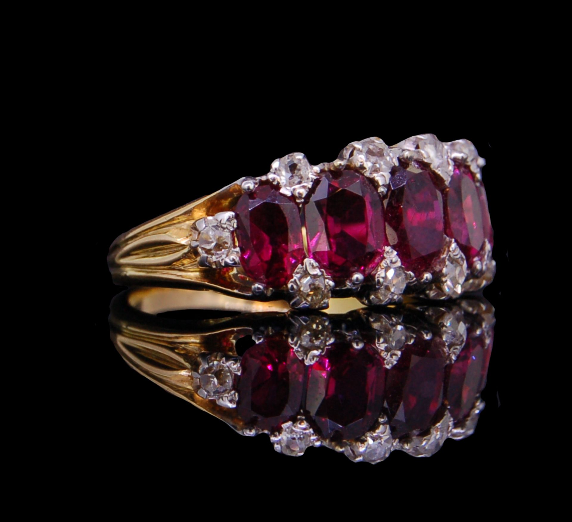 ANTIQUE FIVE STONE RUBY RING WITH DIAMOND POINTS - Bild 2 aus 3