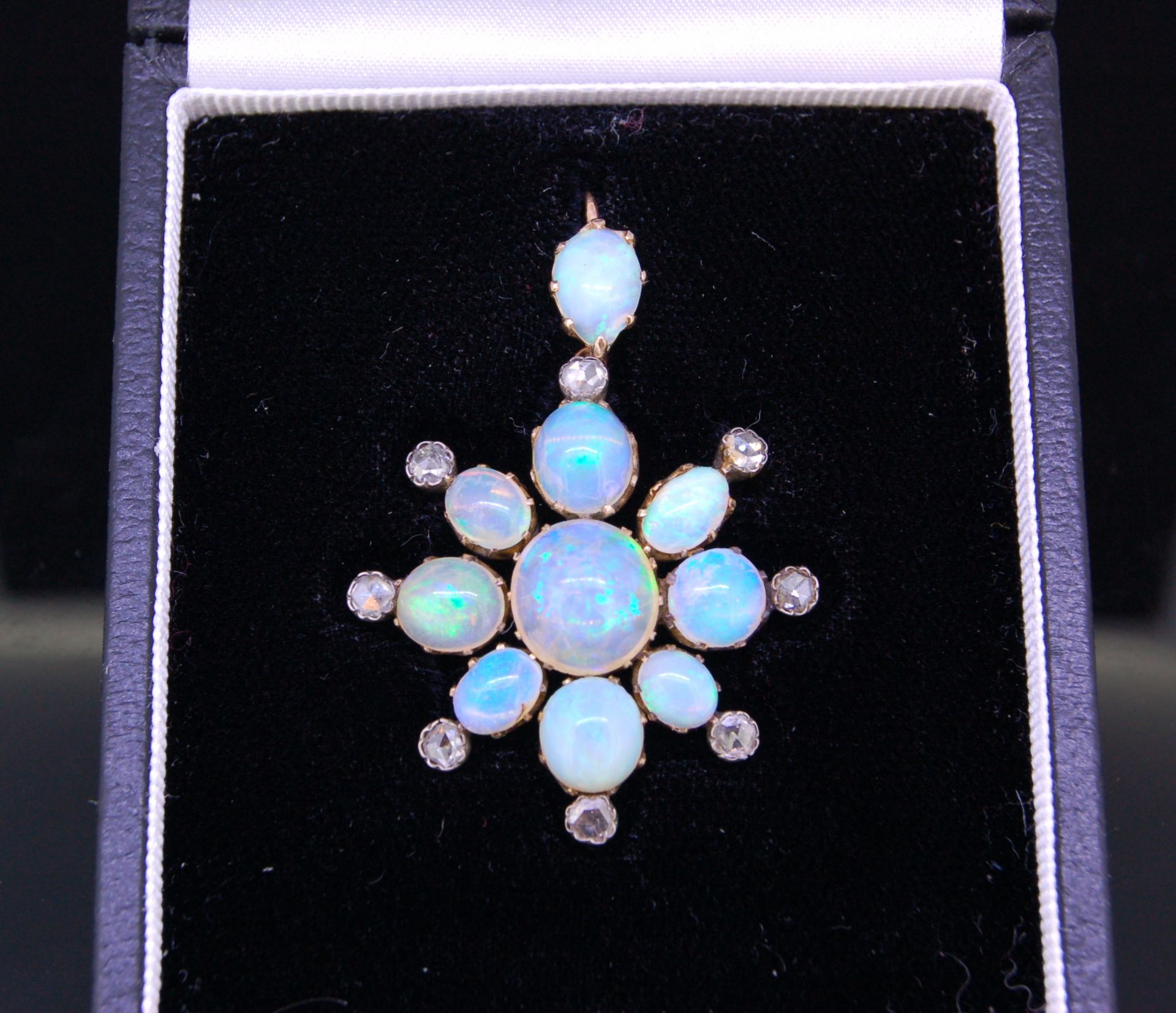 ANTIQUE OPAL AND DIAMOND PENDANT - Bild 3 aus 3