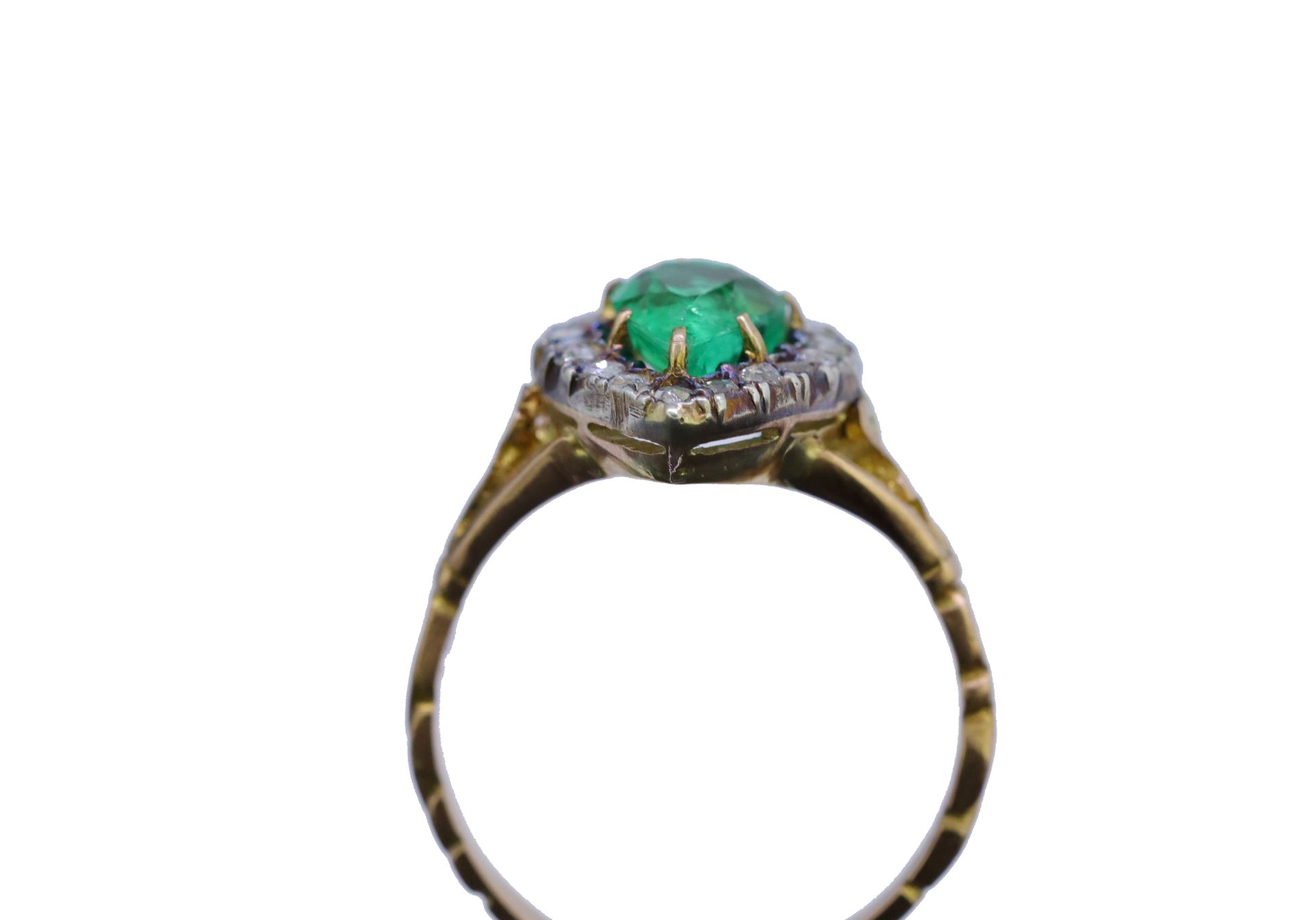 ANTIQUE EMERALD AND DIAMOND CLUSTER RING - Bild 3 aus 3