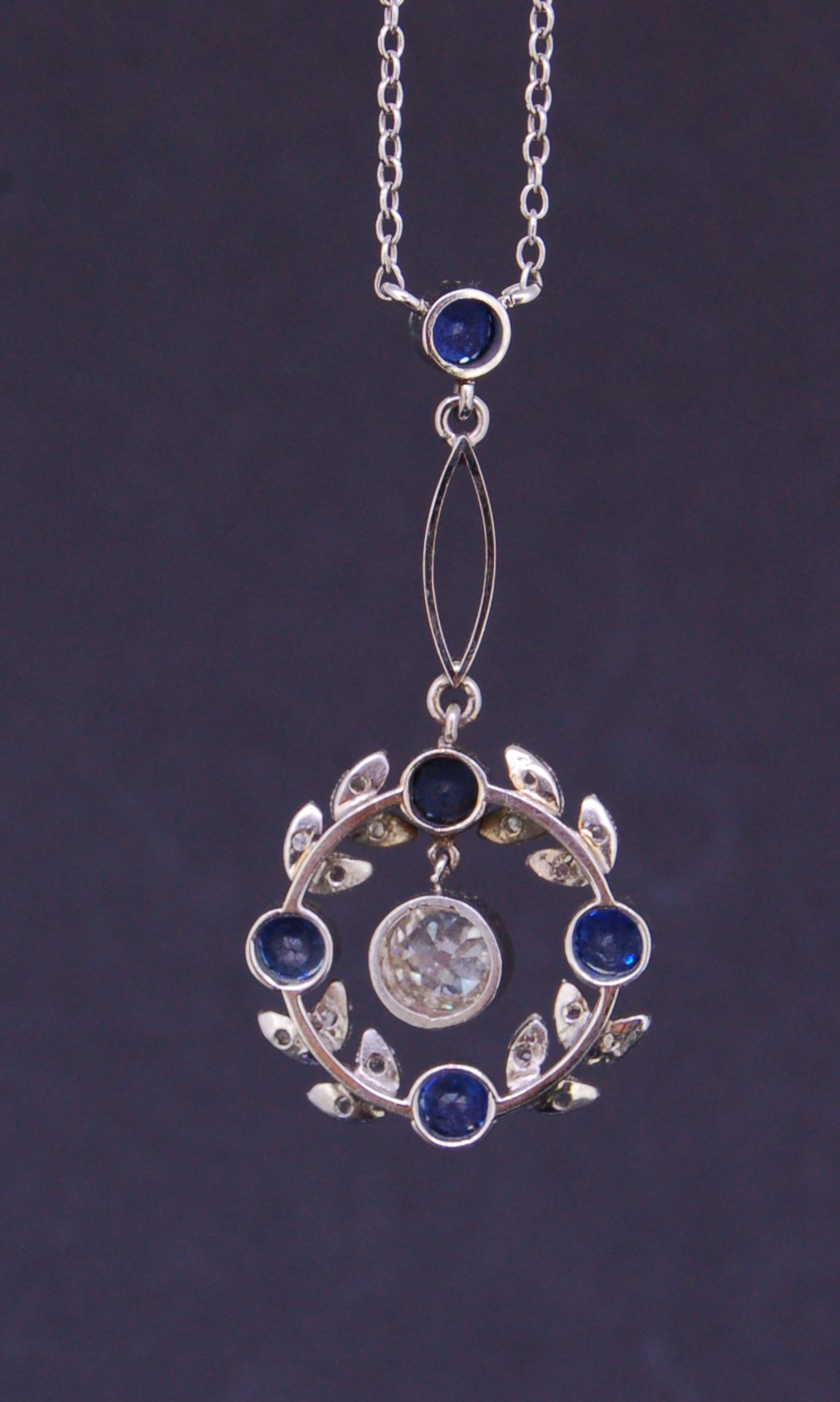 A SAPPHIRE AND DIAMOND PENDANT - Bild 2 aus 2