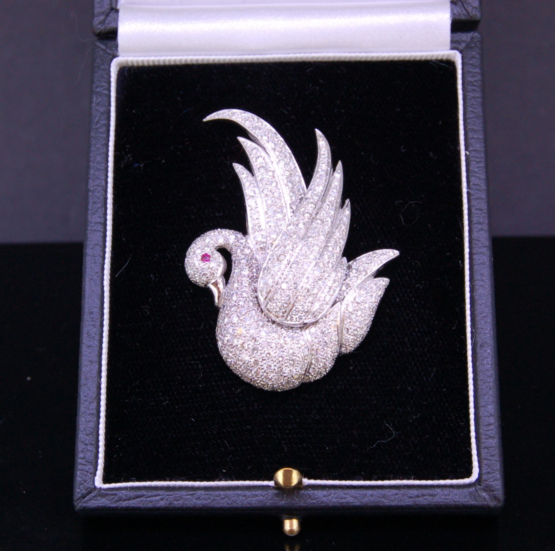 DIAMOND AND RUBY SWAN BROOCH - Image 4 of 4