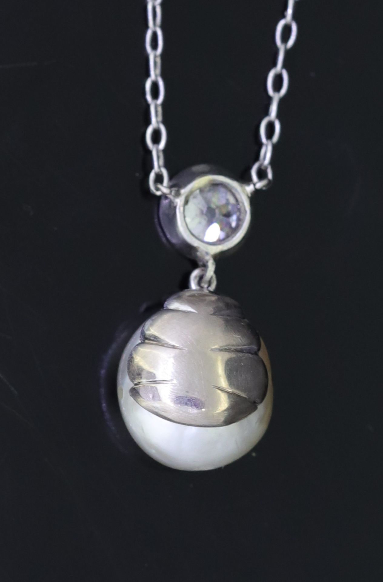 NATURAL SALTWATER PEARL AND DIAMOND PENDANT NECKLACE - Bild 2 aus 2