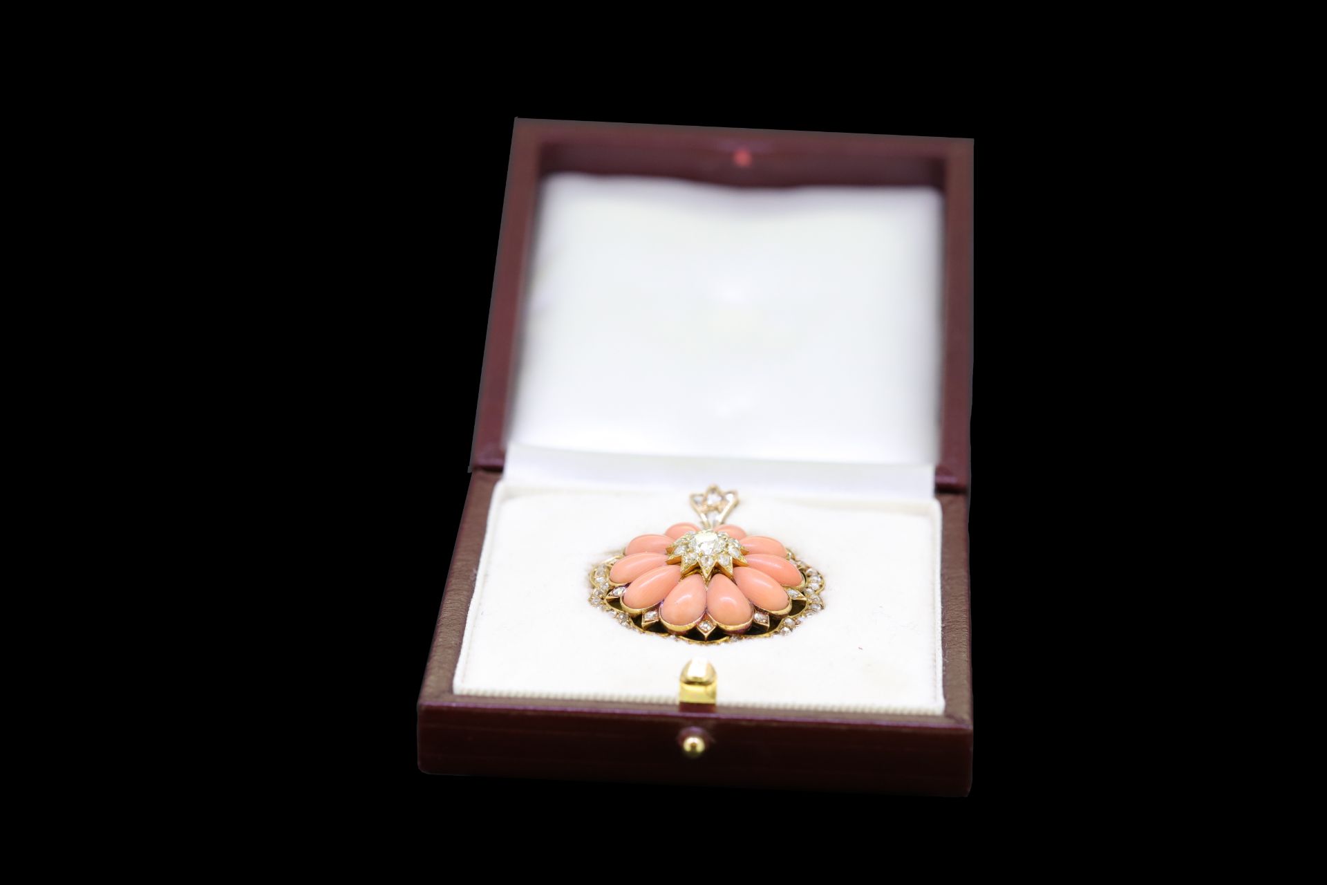 ANTIQUE DIAMOND AND CORAL PENDANT - Image 3 of 4