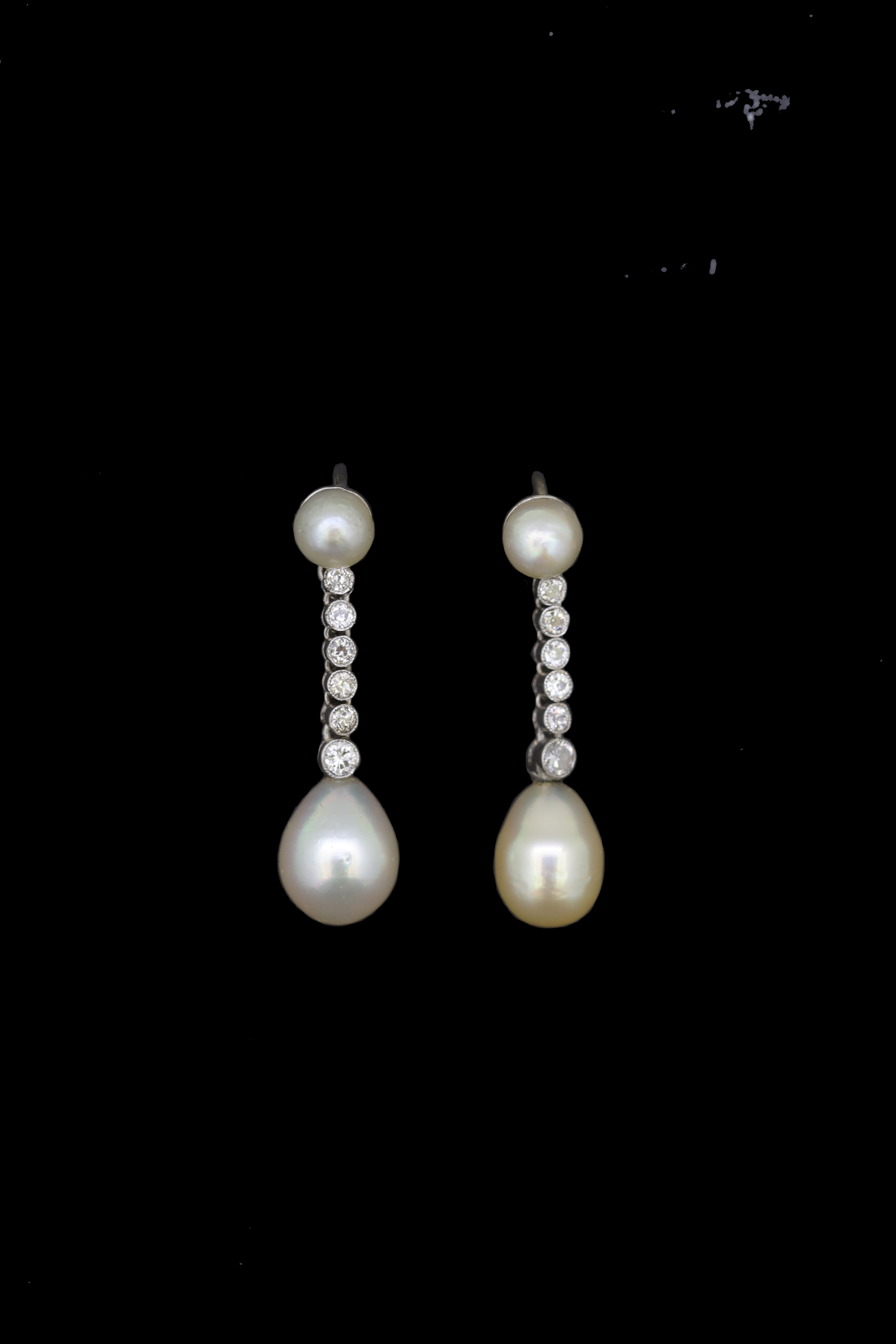 IMPORTANT PAIR OF NATURAL PEARL AND DIAMOND DROP EARRINGS - Image 2 of 4