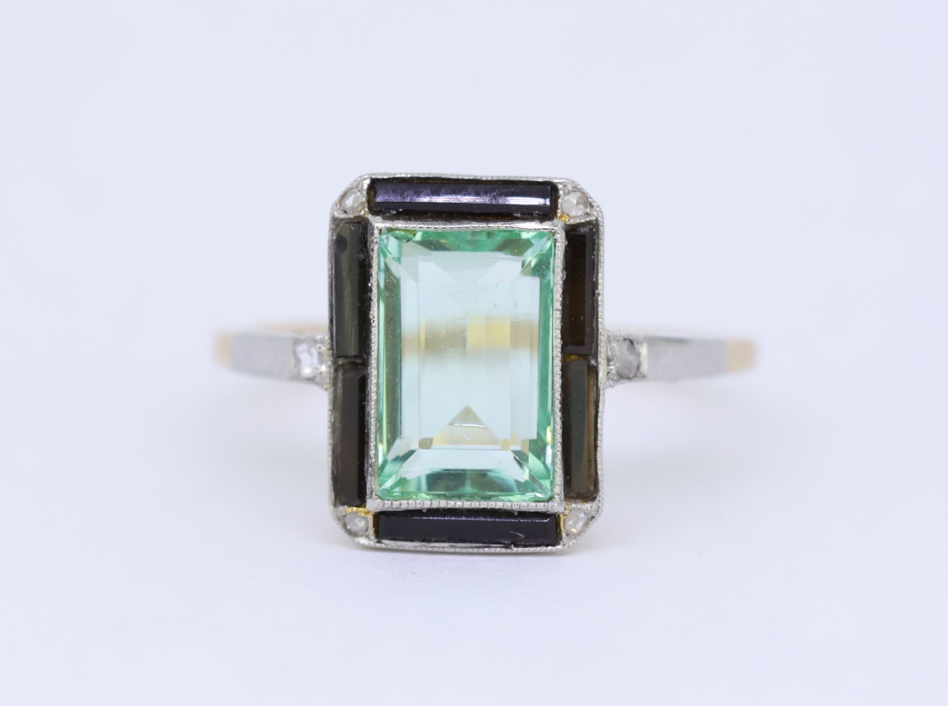 ART-DECO BERYL ONYX AND DIAMOND RING