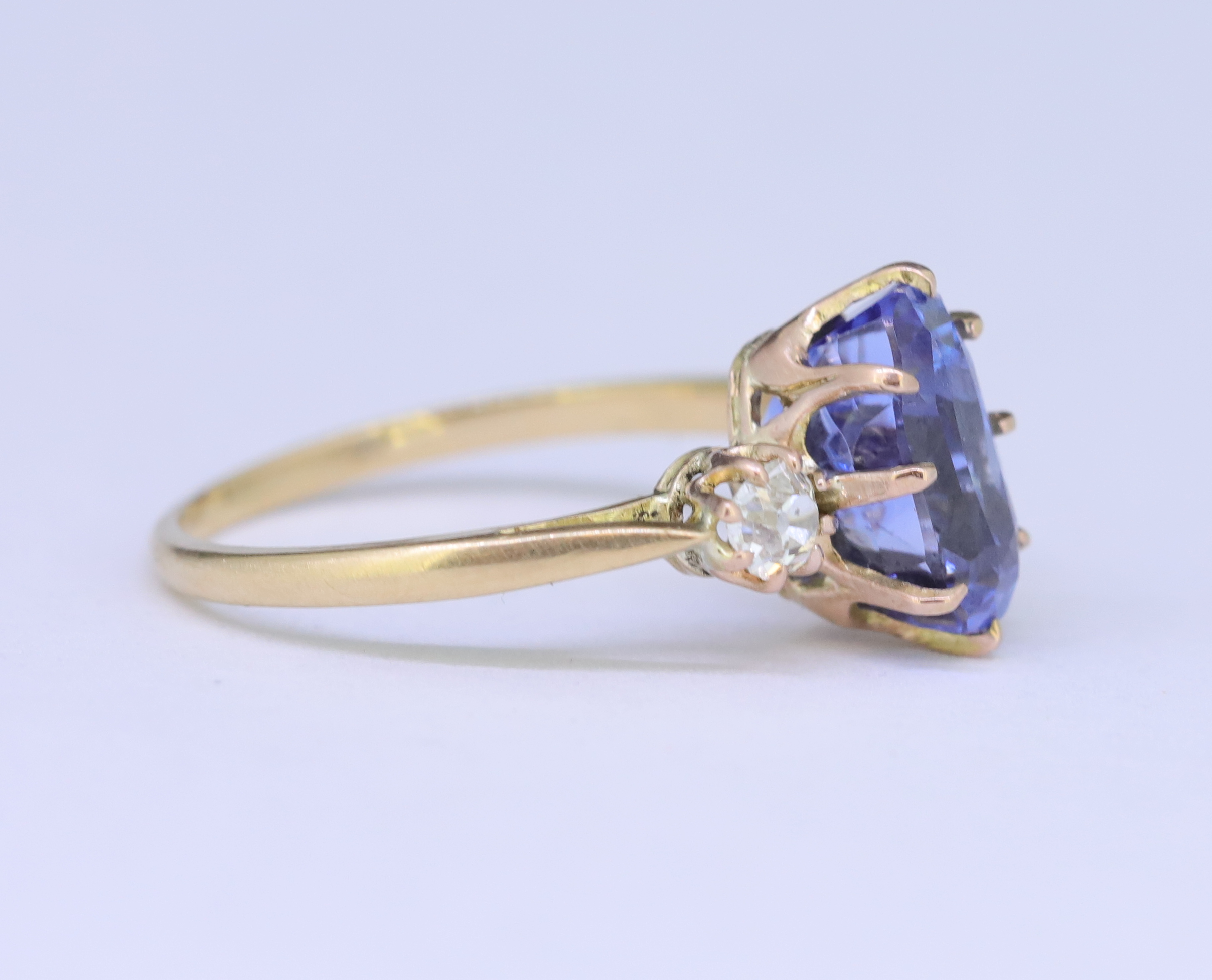 SAPPHIRE AND DIAMOND 3-STONE RING - Image 2 of 4