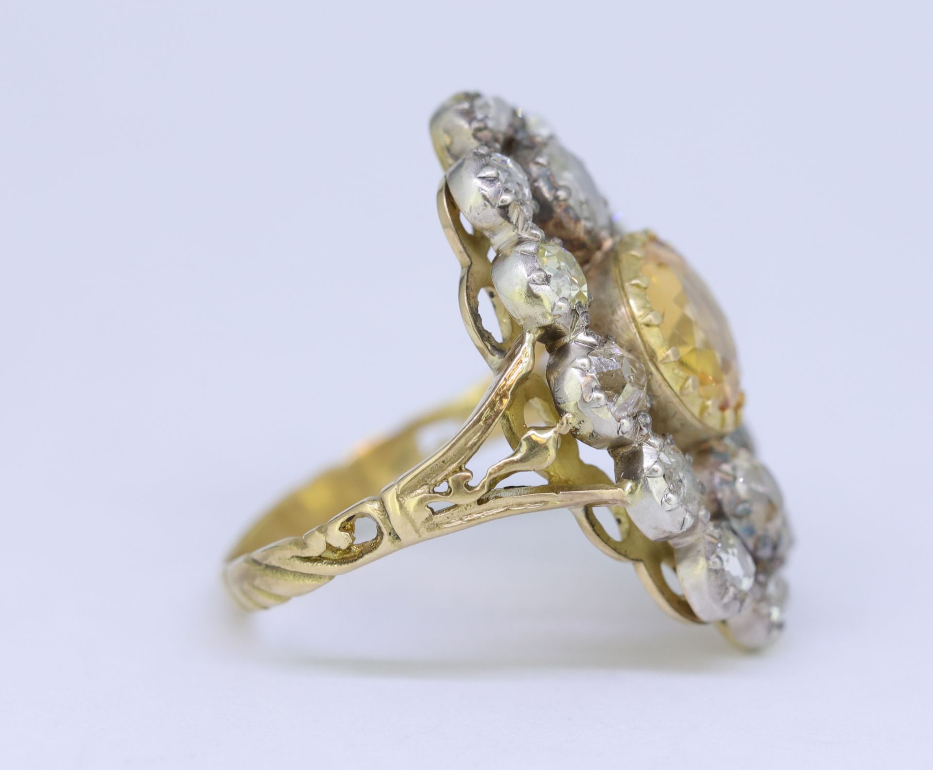 ANTIQUE TOPAZ AND DIAMOND CLUSTER RING - Image 2 of 3