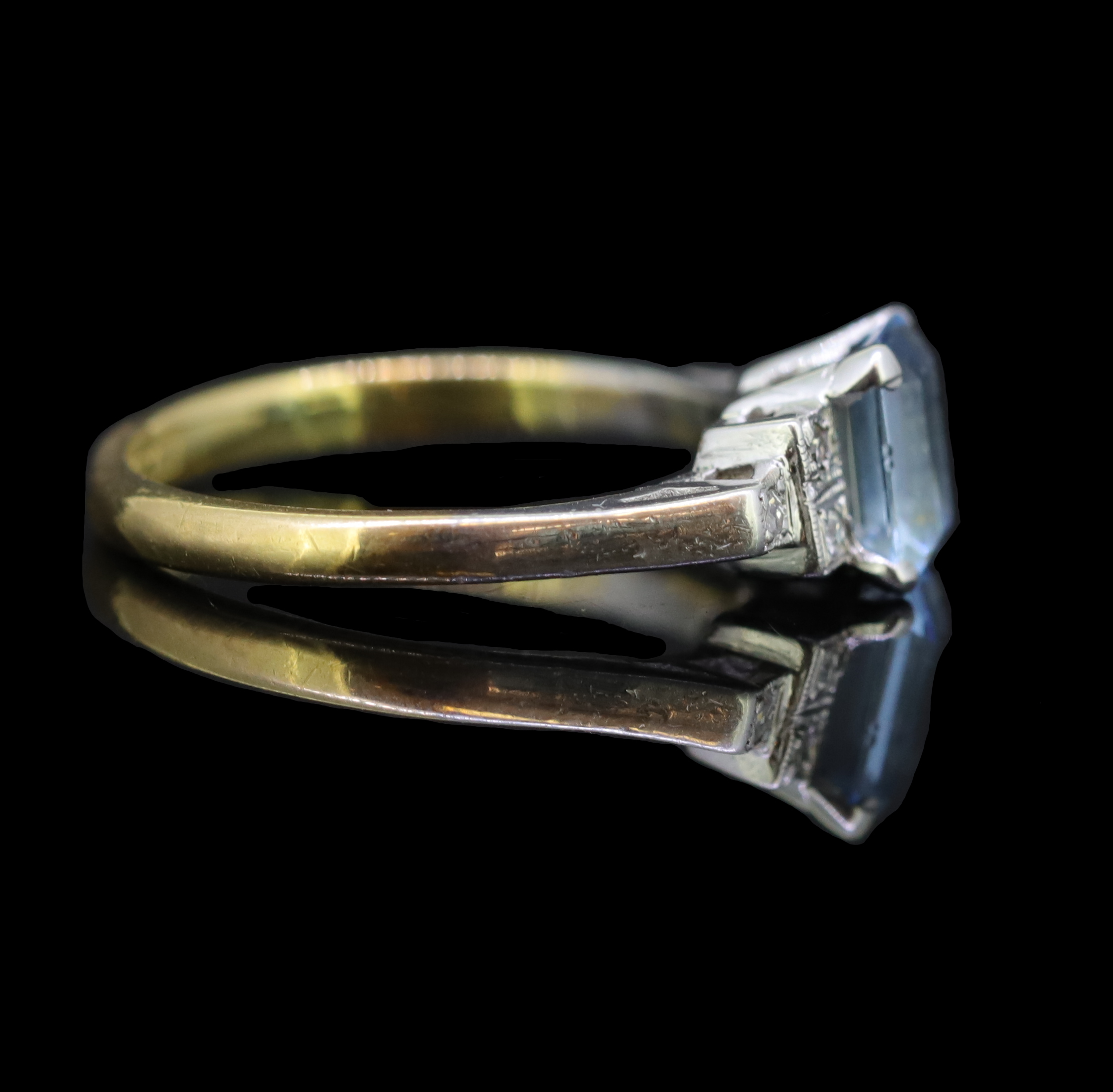 AQUAMARINE AND DIAMOND RING - Image 2 of 3