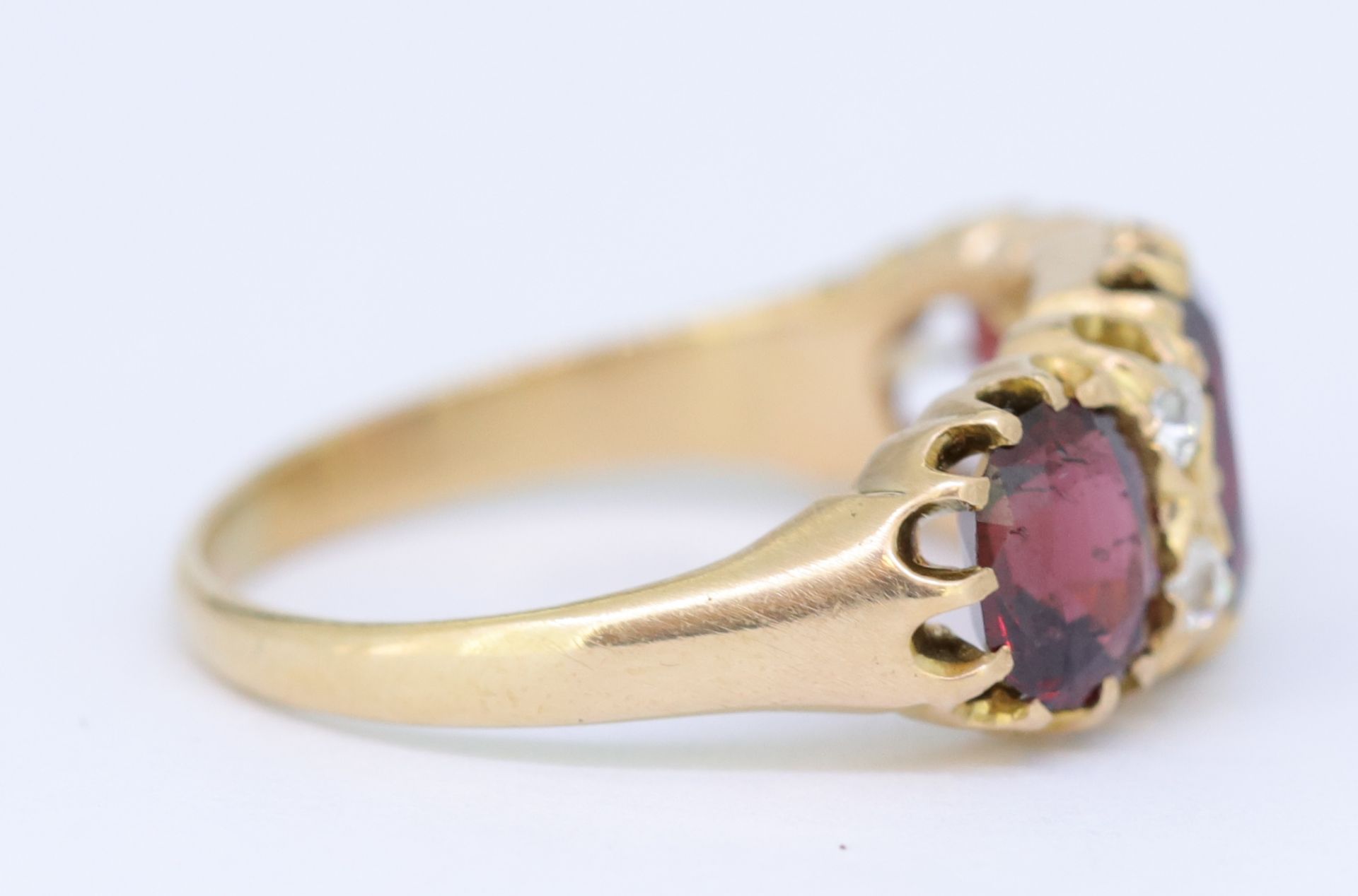 GARNET AND DIAMOND RING - Image 2 of 2